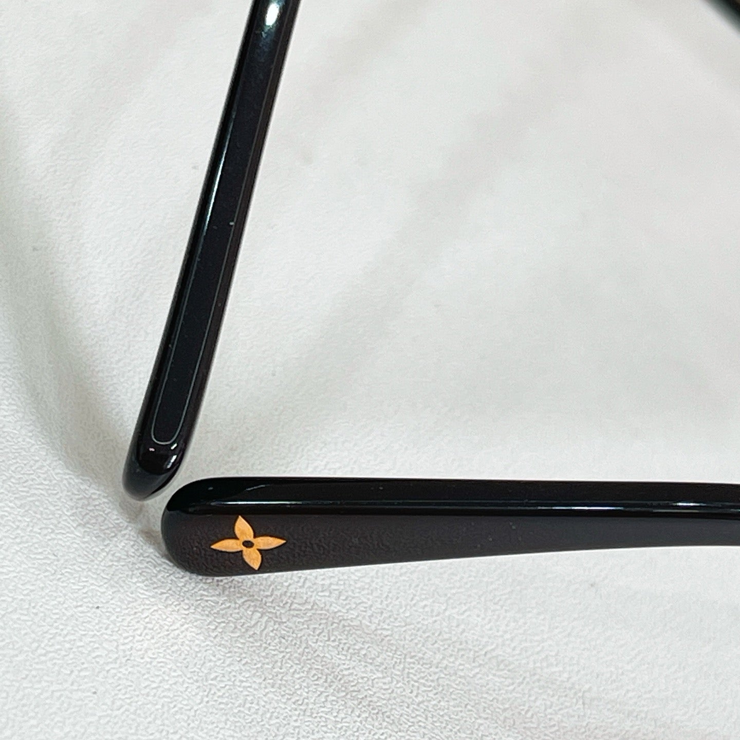 Mehrfarbige Sonnenbrille