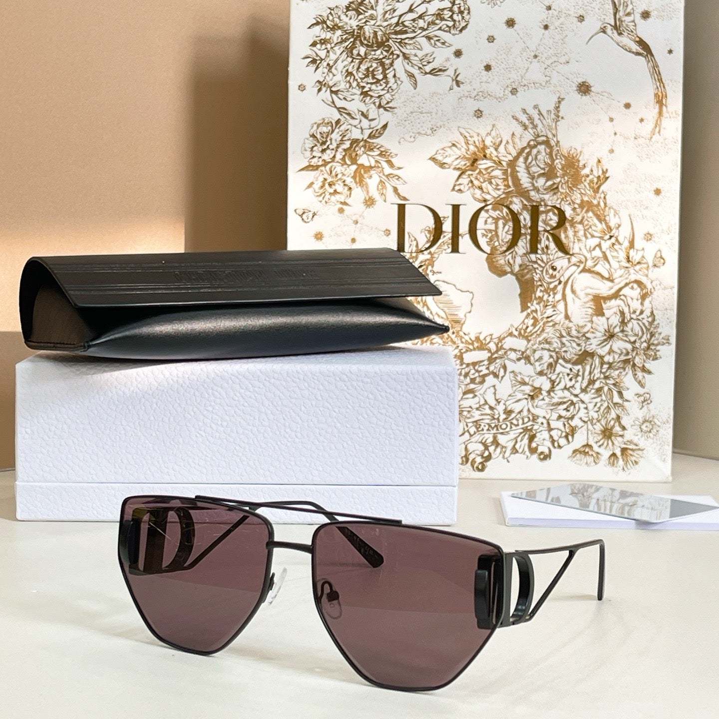 Mehrfarbige Sonnenbrille