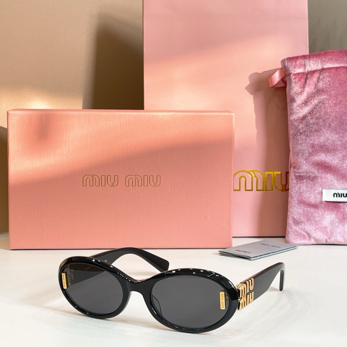 Mehrfarbige Sonnenbrille