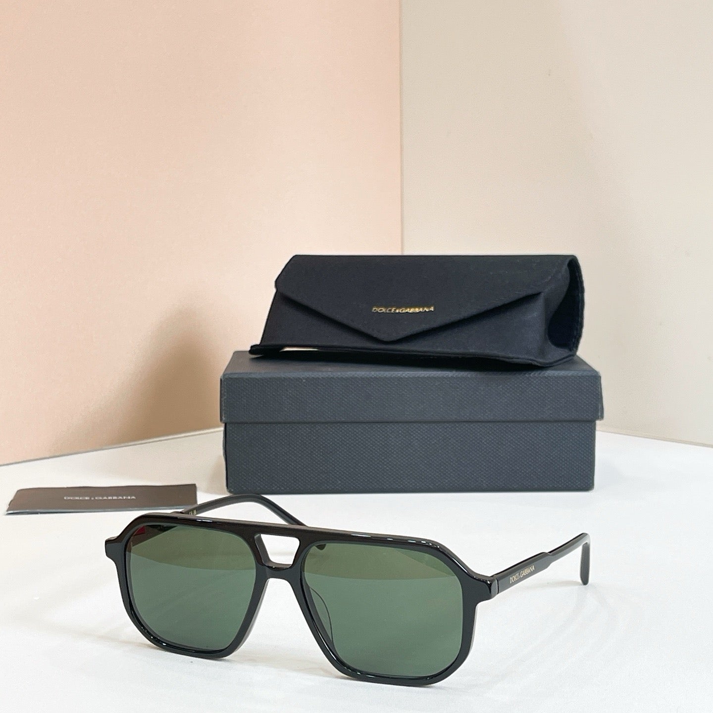 Mehrfarbige Sonnenbrille