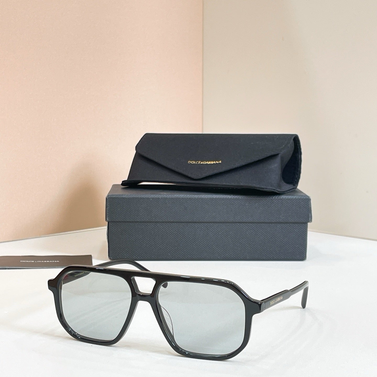 Mehrfarbige Sonnenbrille