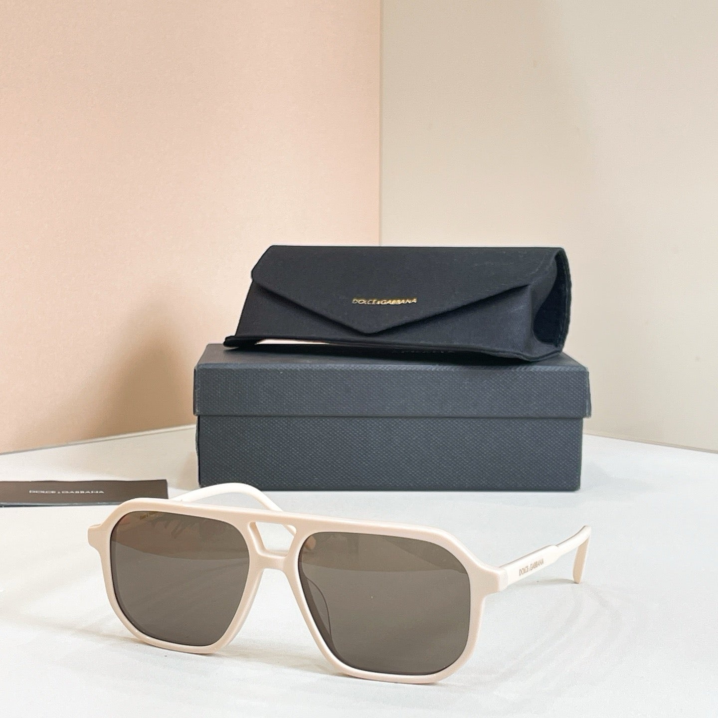 Mehrfarbige Sonnenbrille