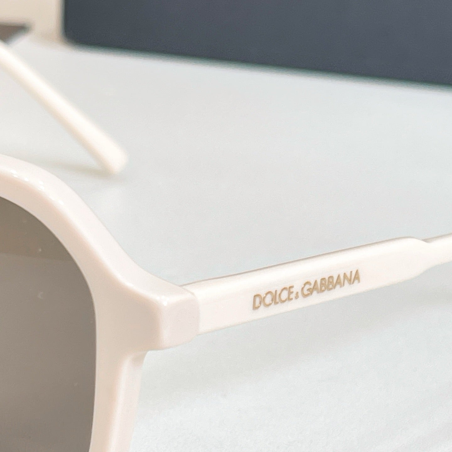 Mehrfarbige Sonnenbrille