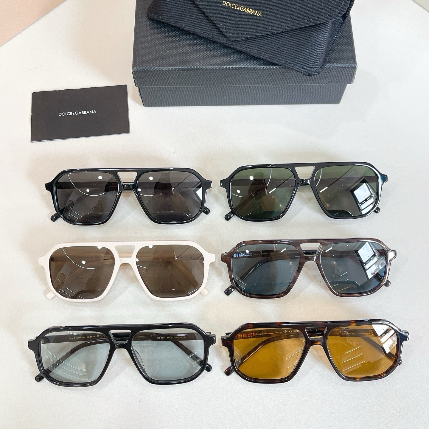 Mehrfarbige Sonnenbrille