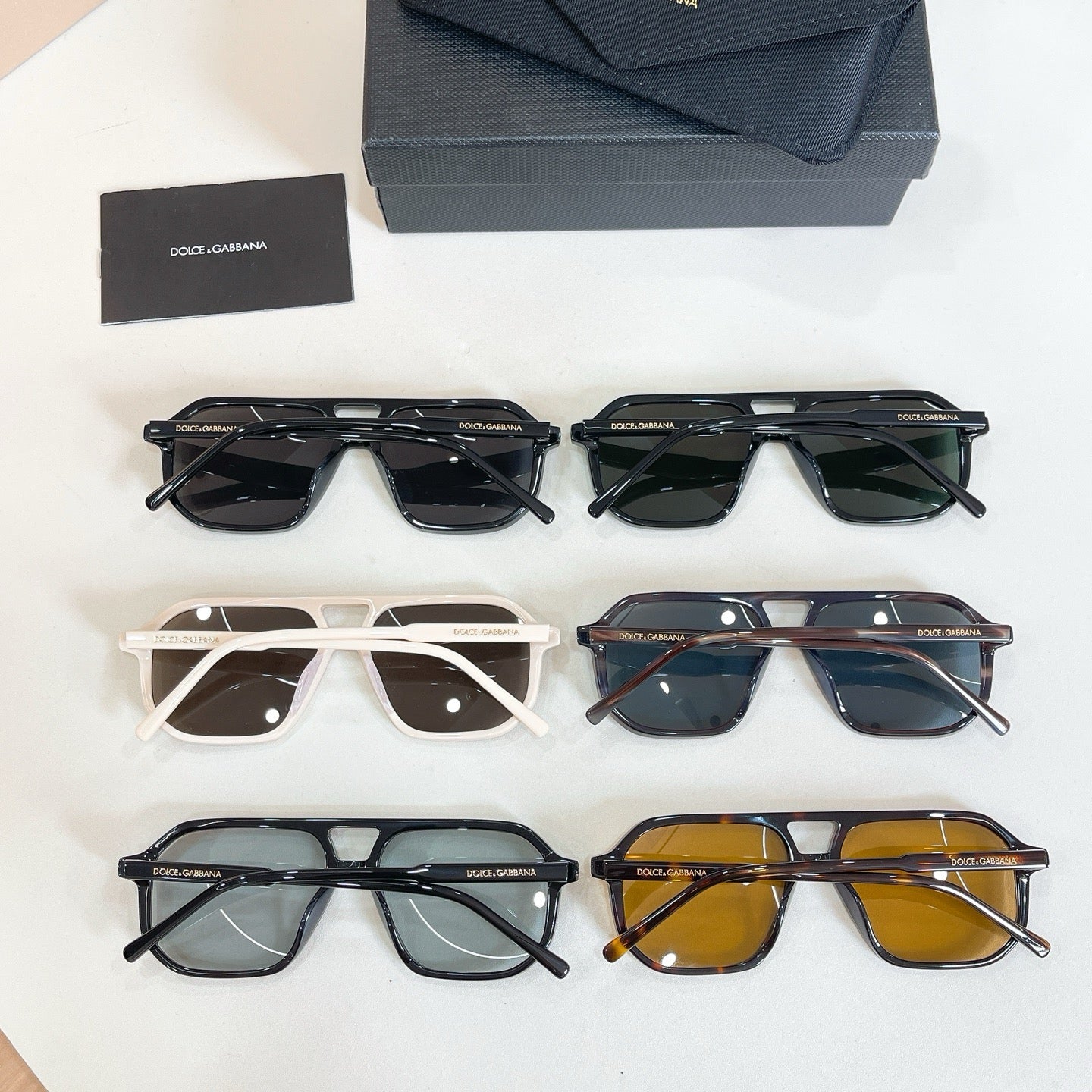 Mehrfarbige Sonnenbrille