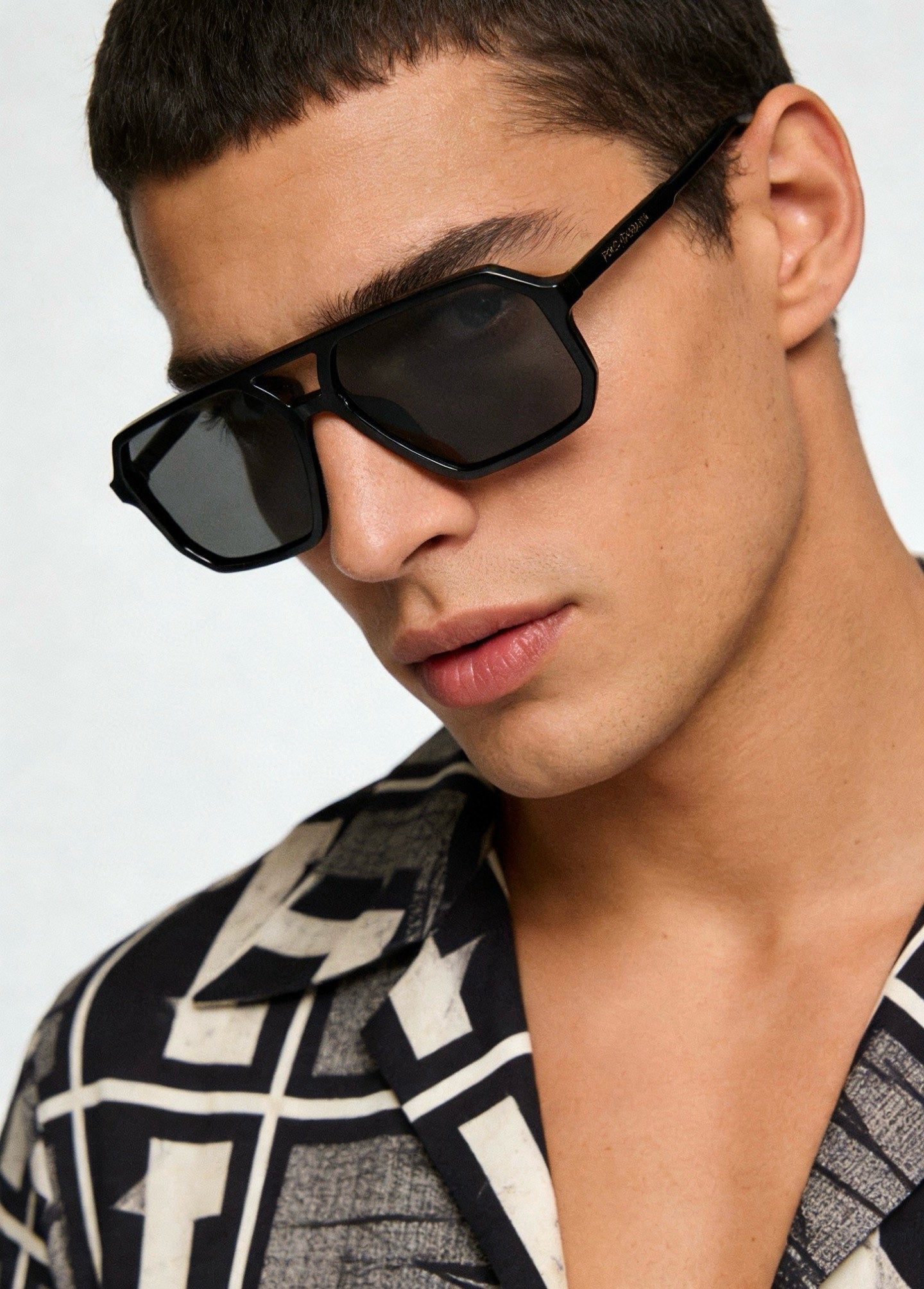 Mehrfarbige Sonnenbrille
