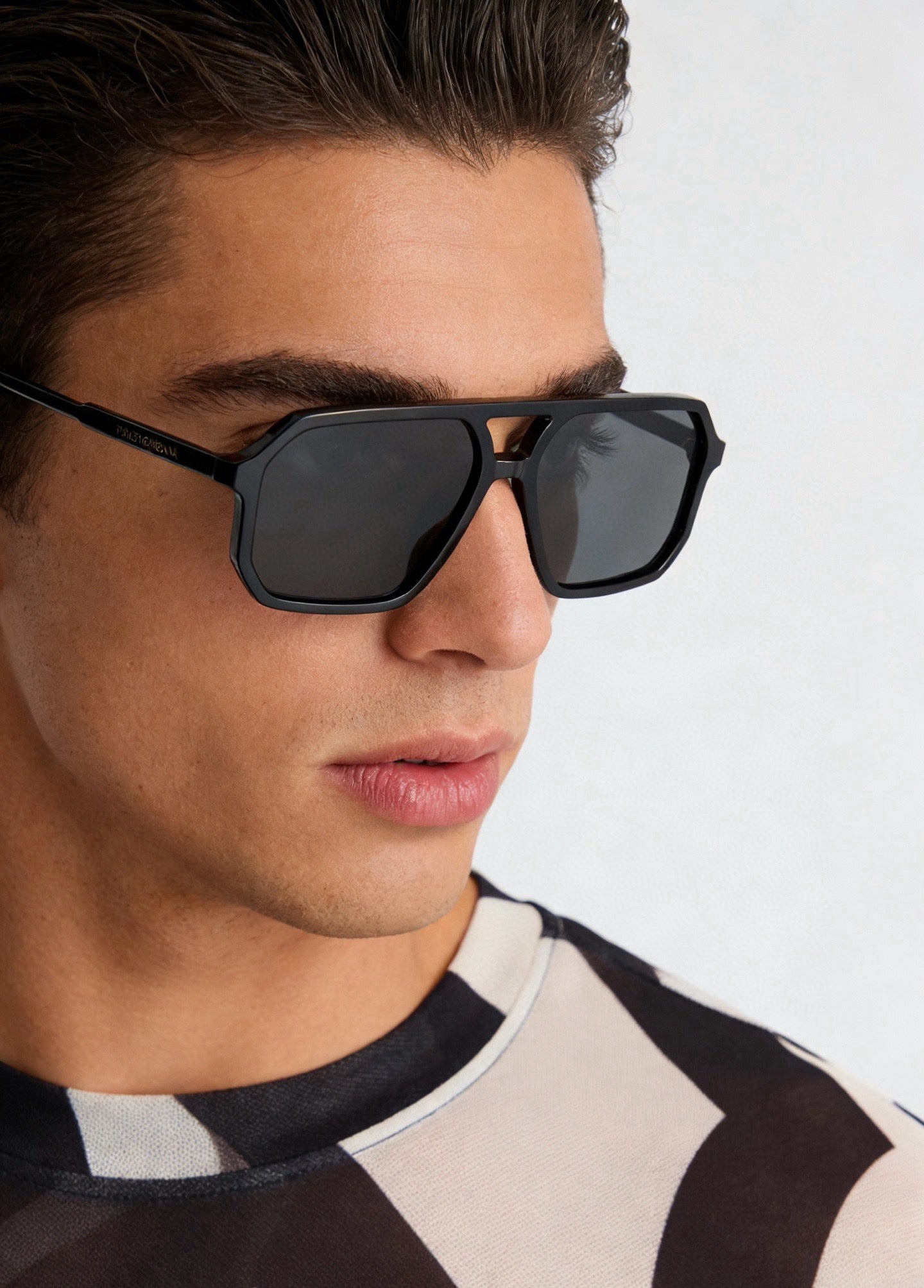 Mehrfarbige Sonnenbrille