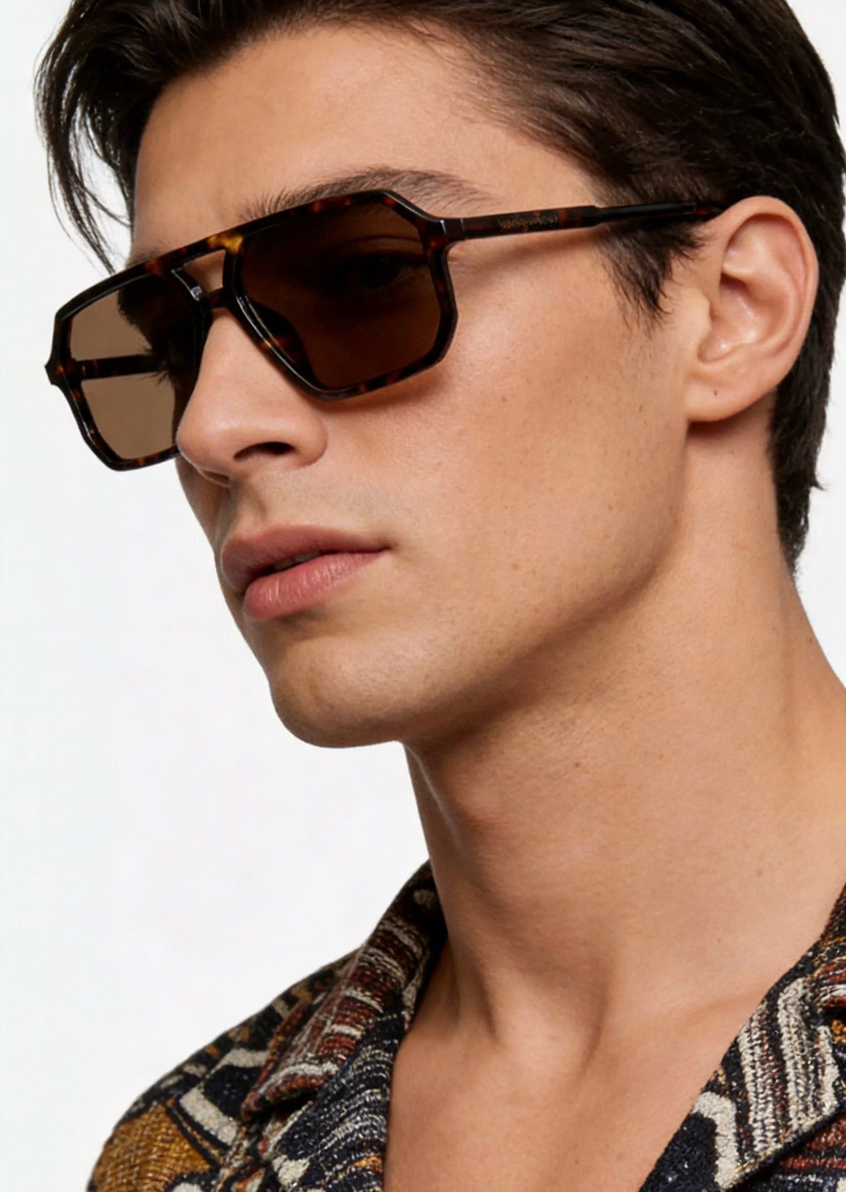 Mehrfarbige Sonnenbrille