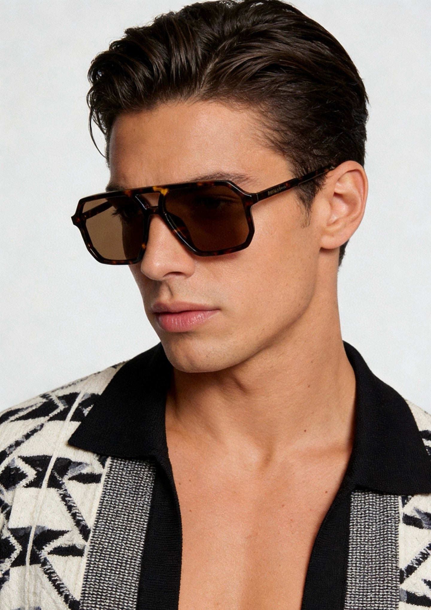 Mehrfarbige Sonnenbrille