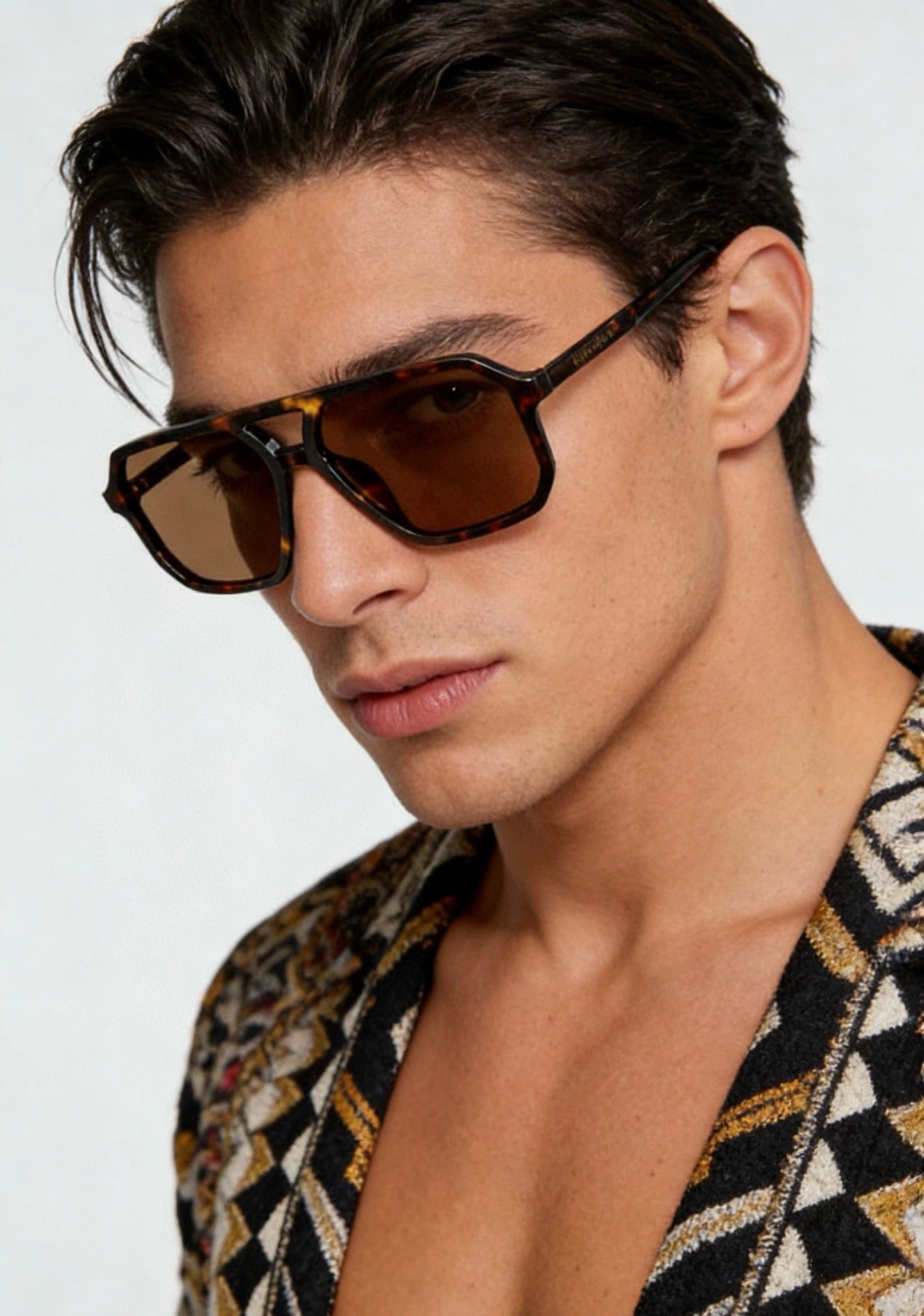 Mehrfarbige Sonnenbrille