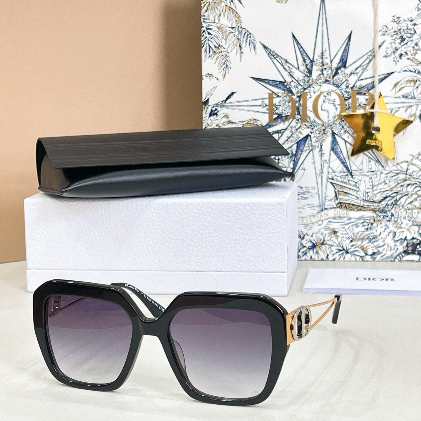 Mehrfarbige Sonnenbrille