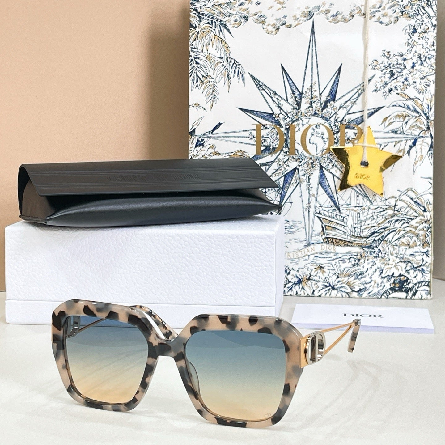 Mehrfarbige Sonnenbrille