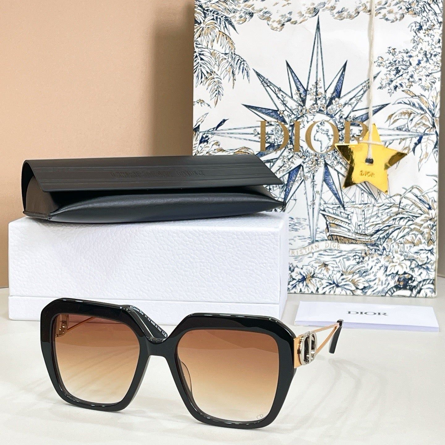 Mehrfarbige Sonnenbrille