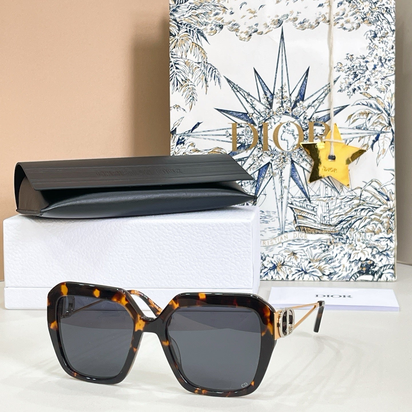 Mehrfarbige Sonnenbrille