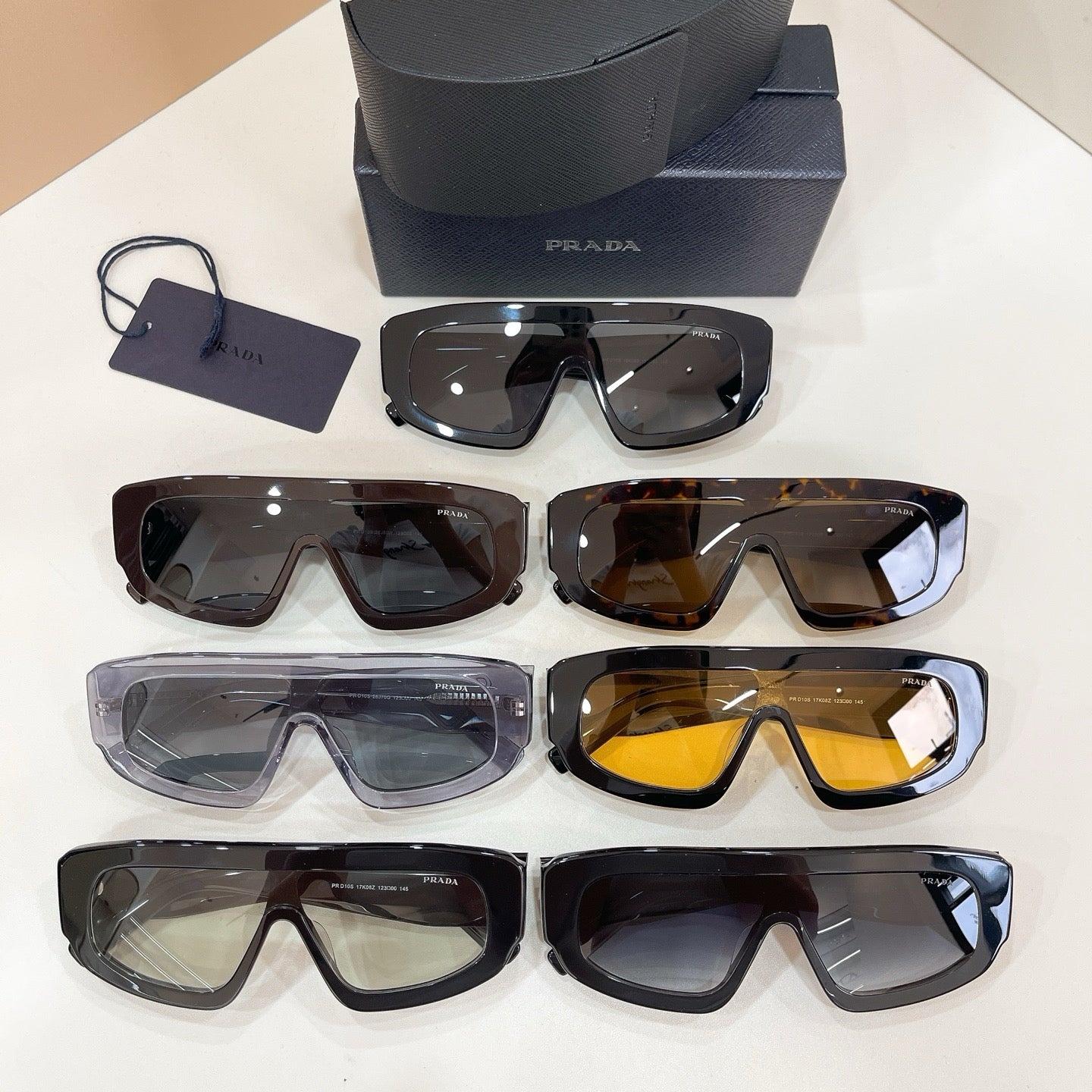Mehrfarbige Sonnenbrille