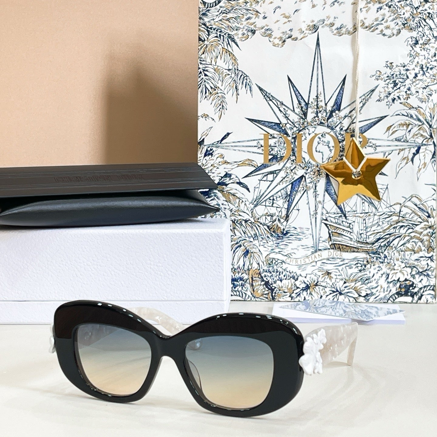 Mehrfarbige Sonnenbrille