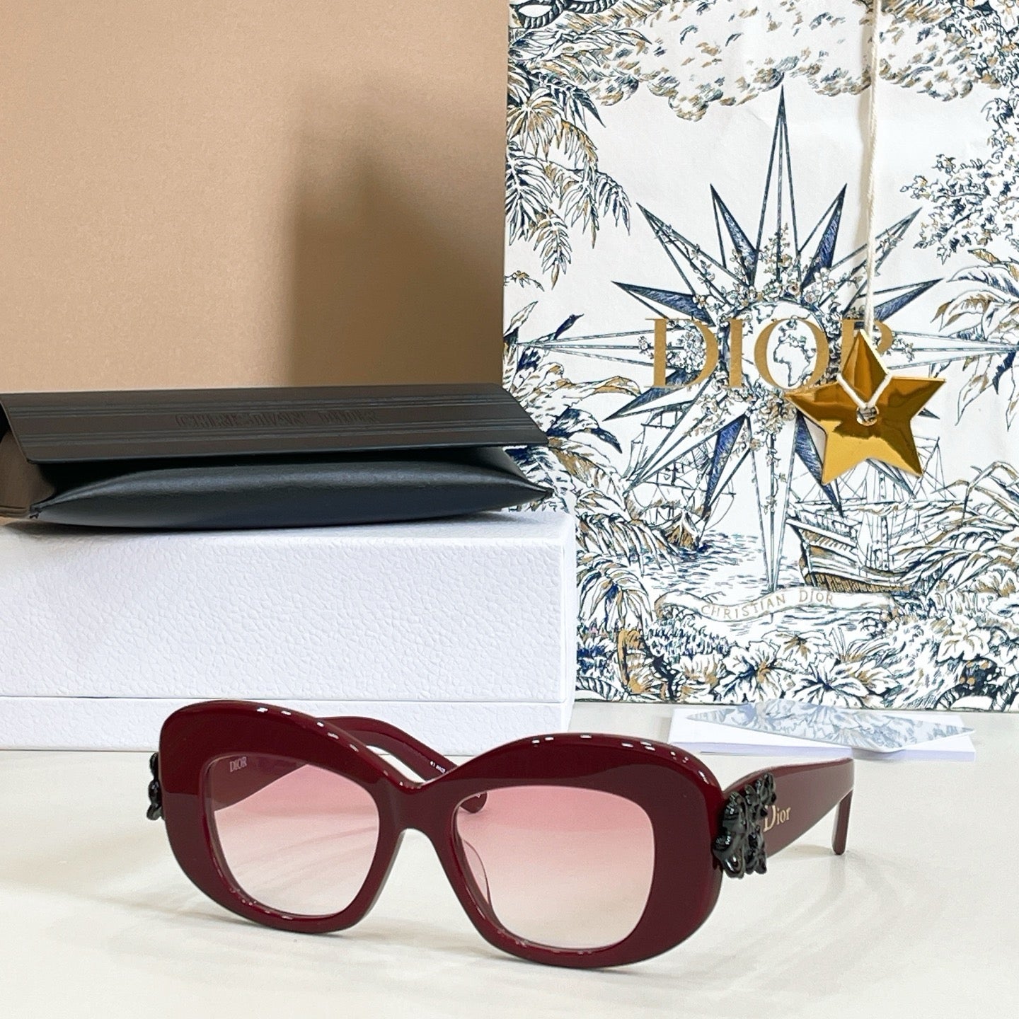Mehrfarbige Sonnenbrille