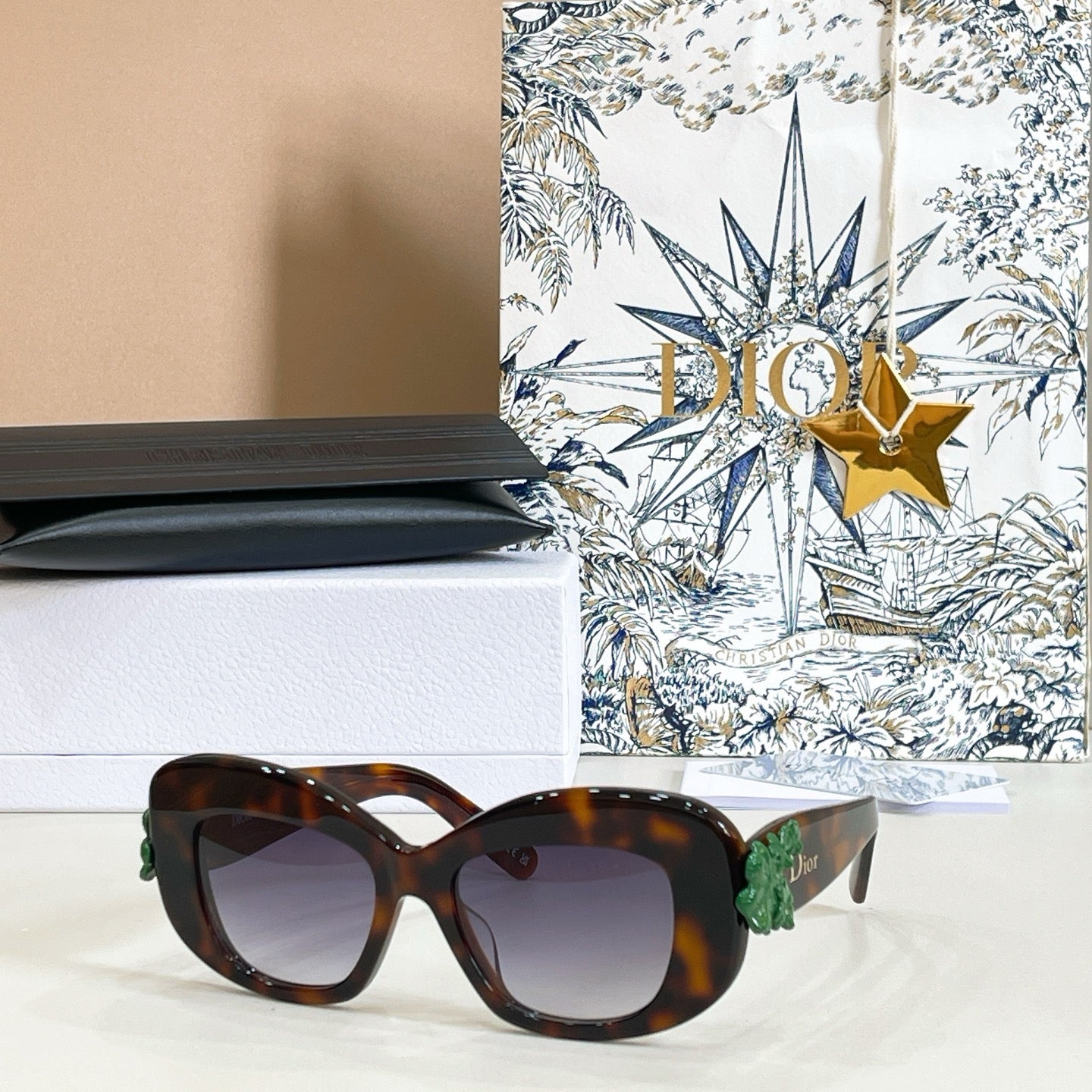 Mehrfarbige Sonnenbrille