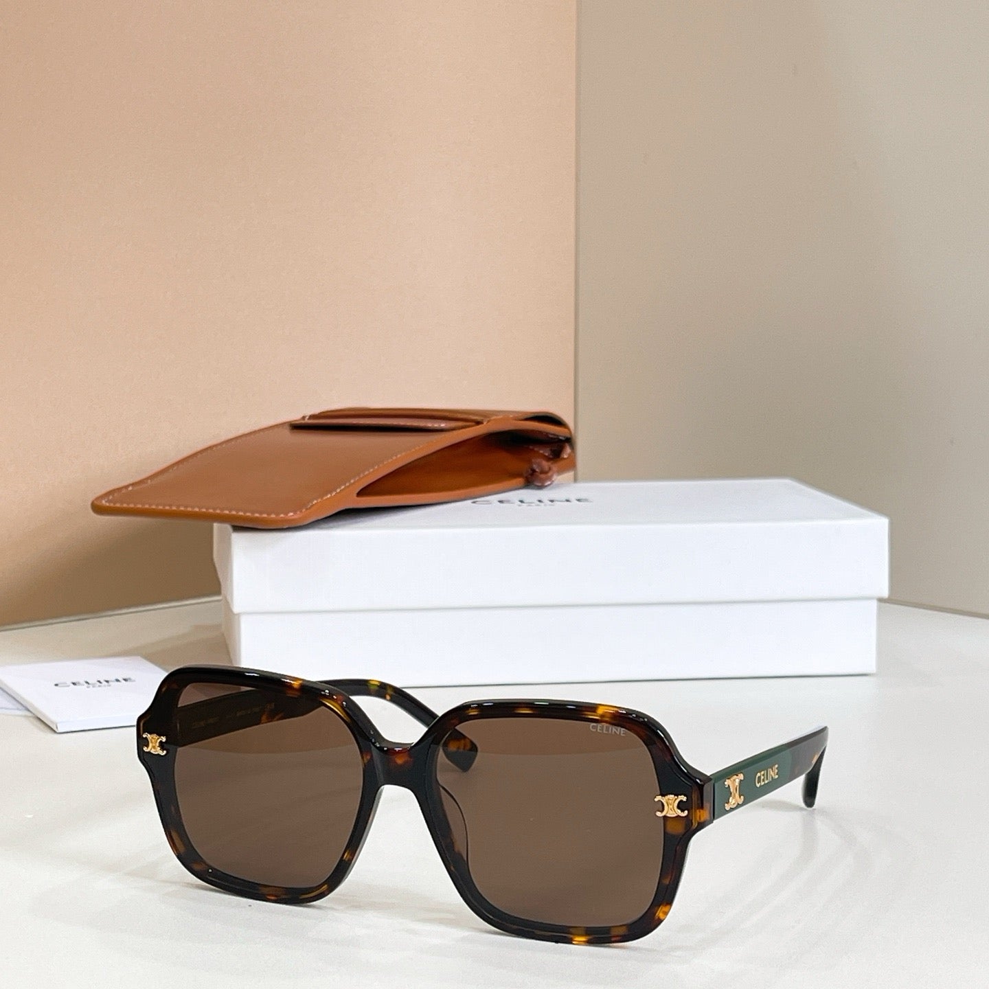 Mehrfarbige Sonnenbrille
