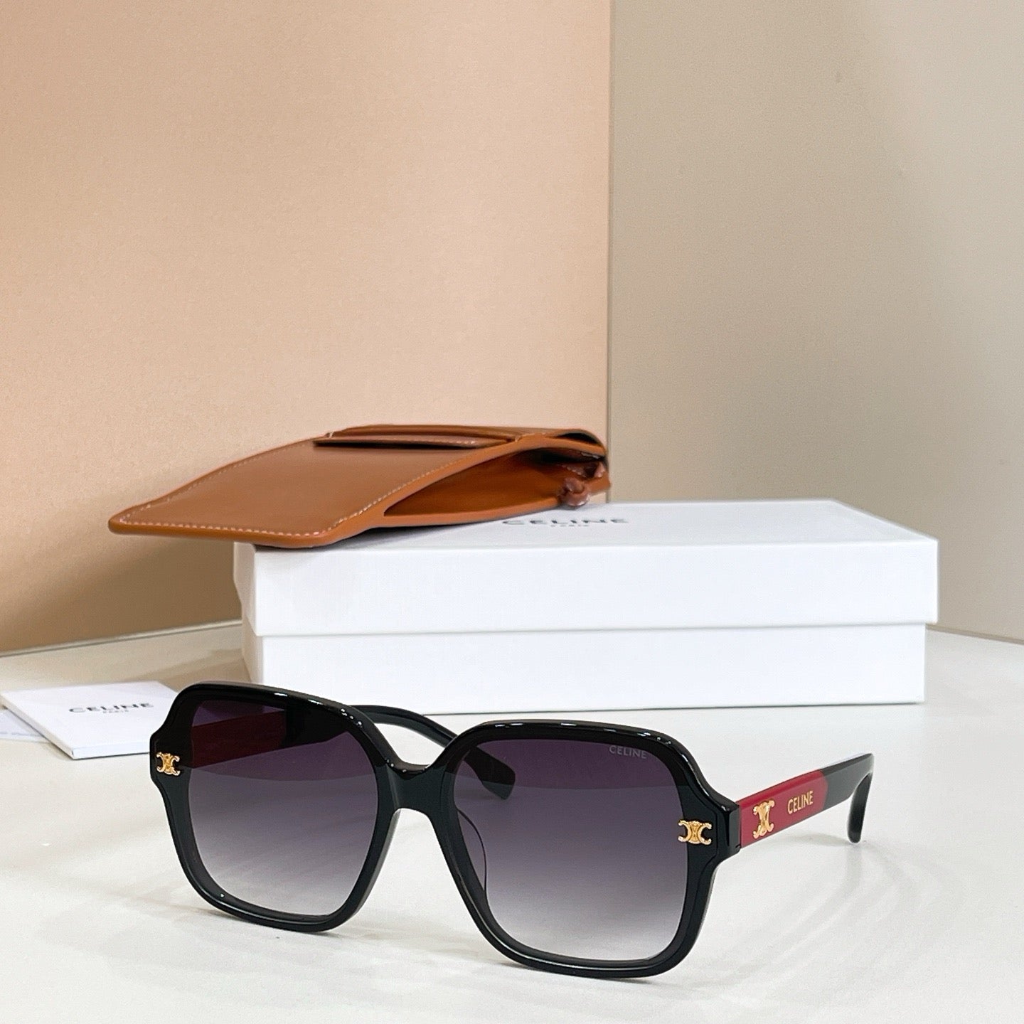 Mehrfarbige Sonnenbrille