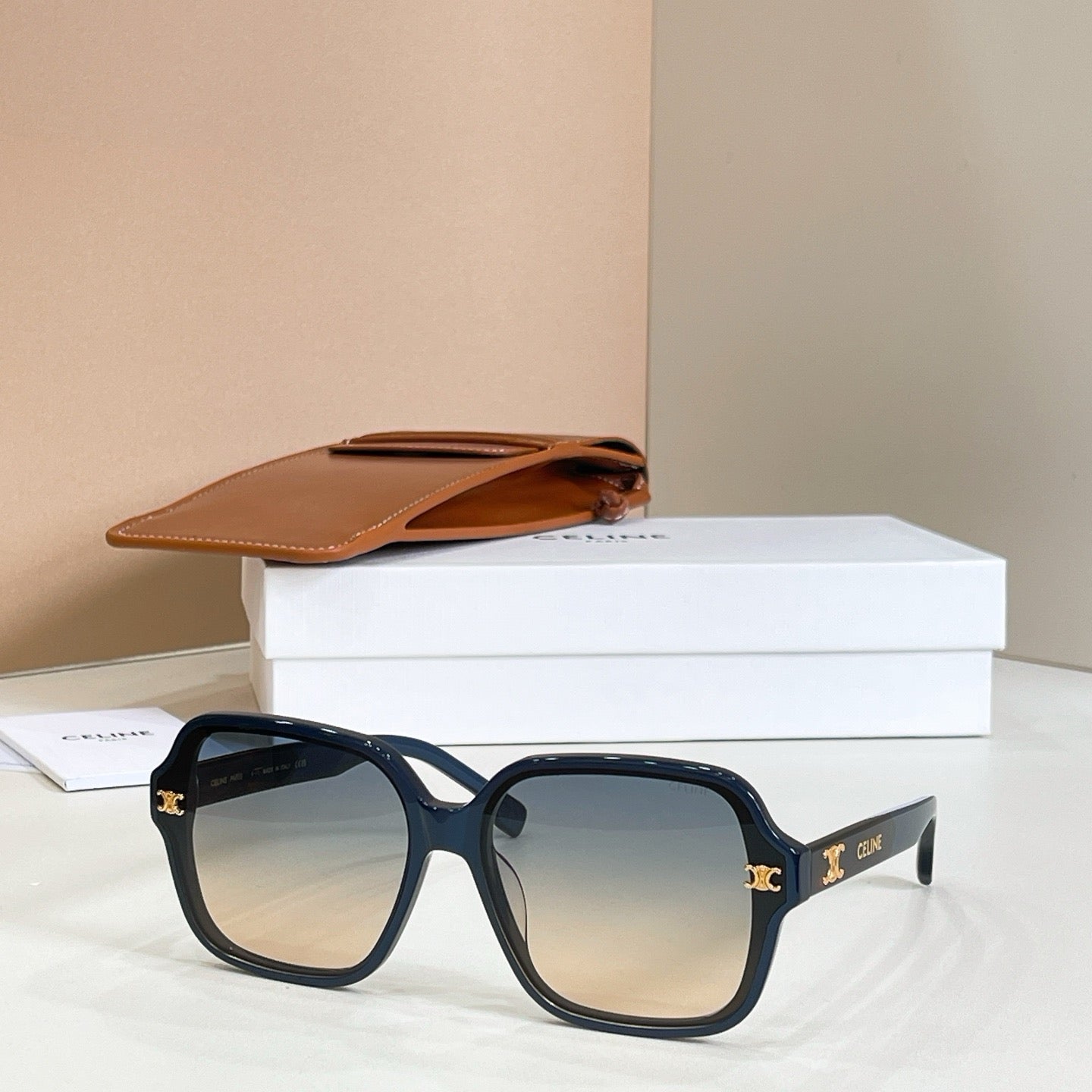 Mehrfarbige Sonnenbrille