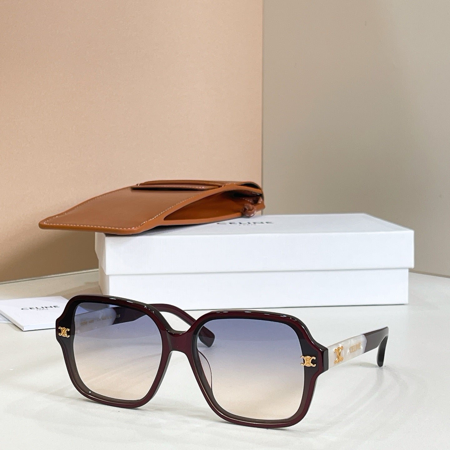 Mehrfarbige Sonnenbrille