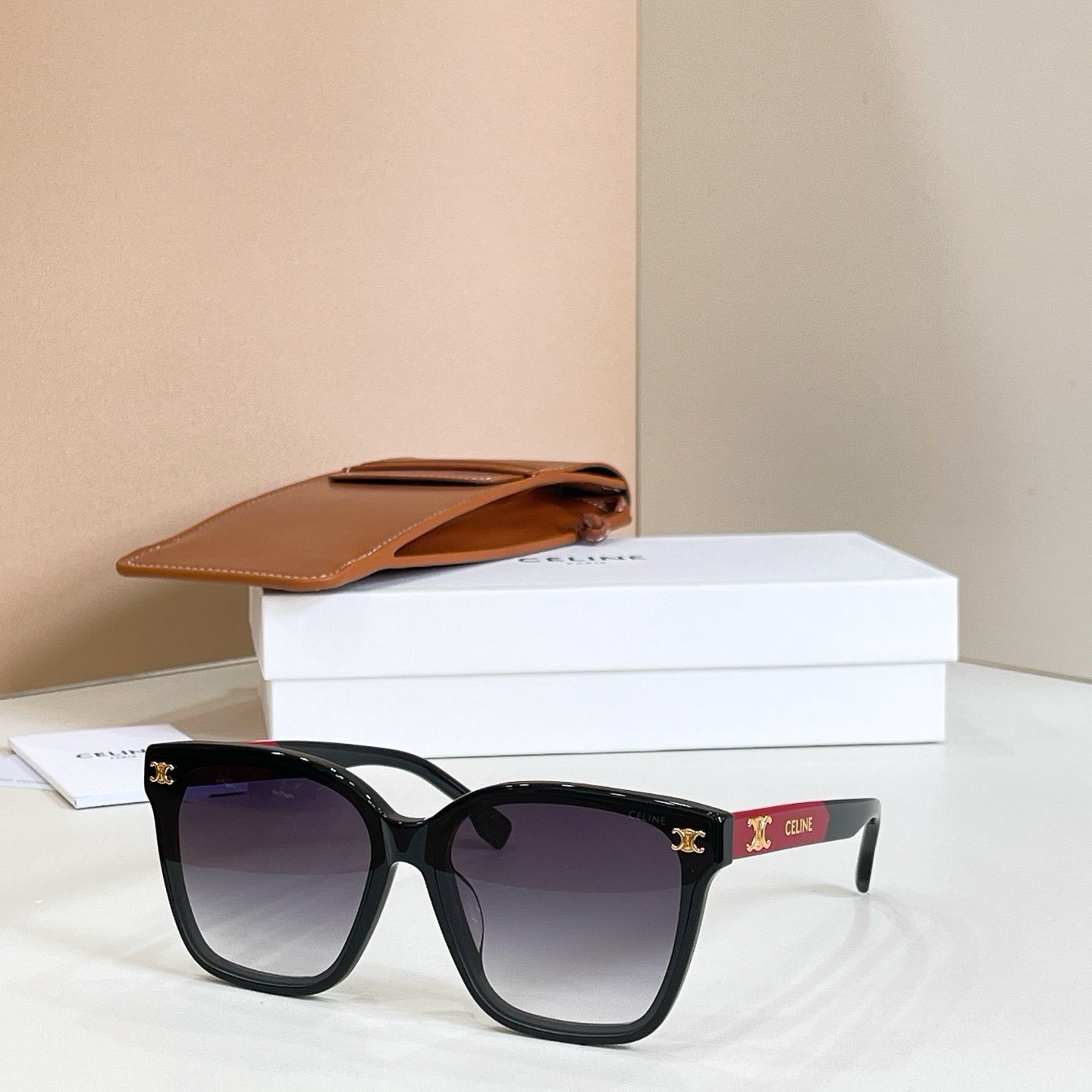 Mehrfarbige Sonnenbrille