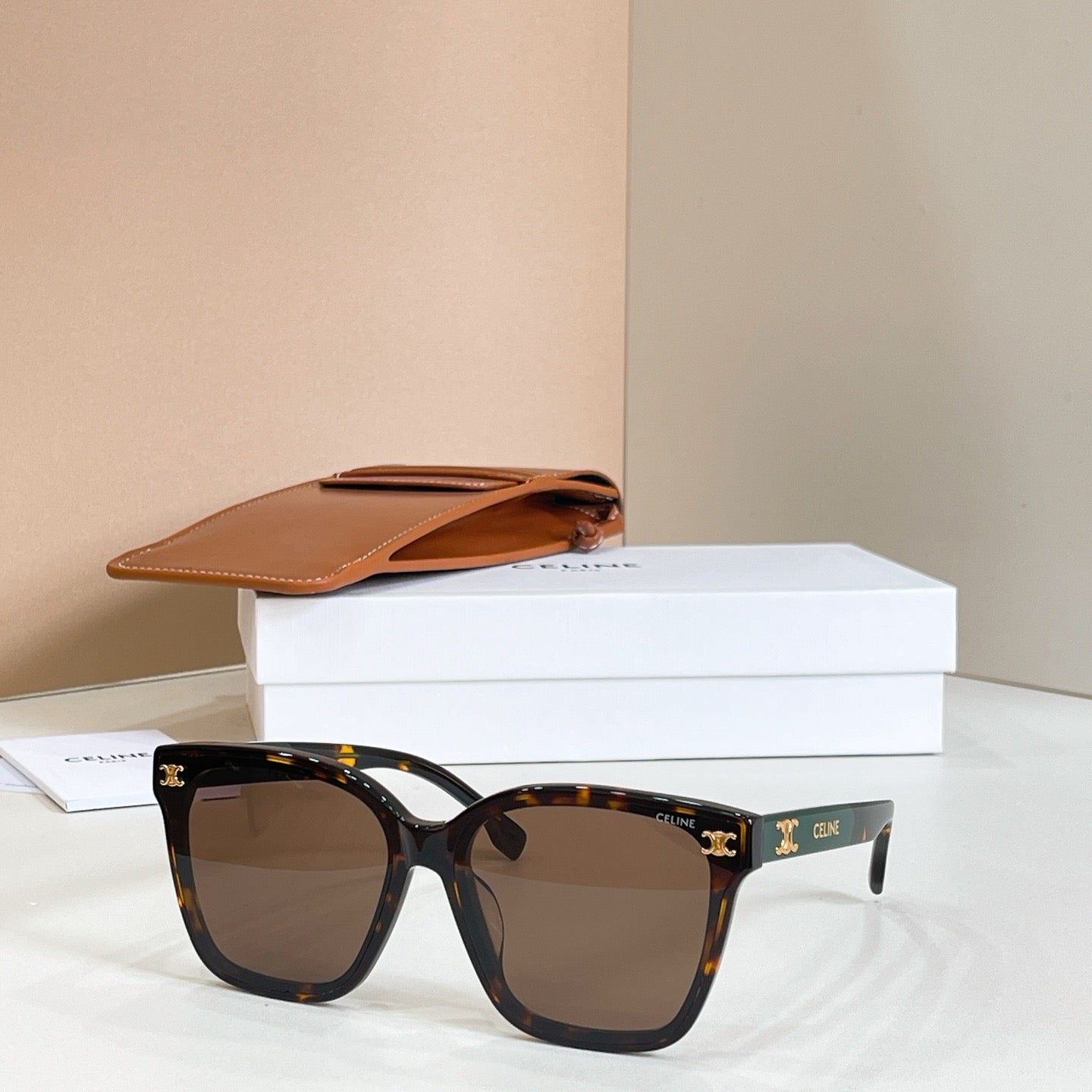 Mehrfarbige Sonnenbrille