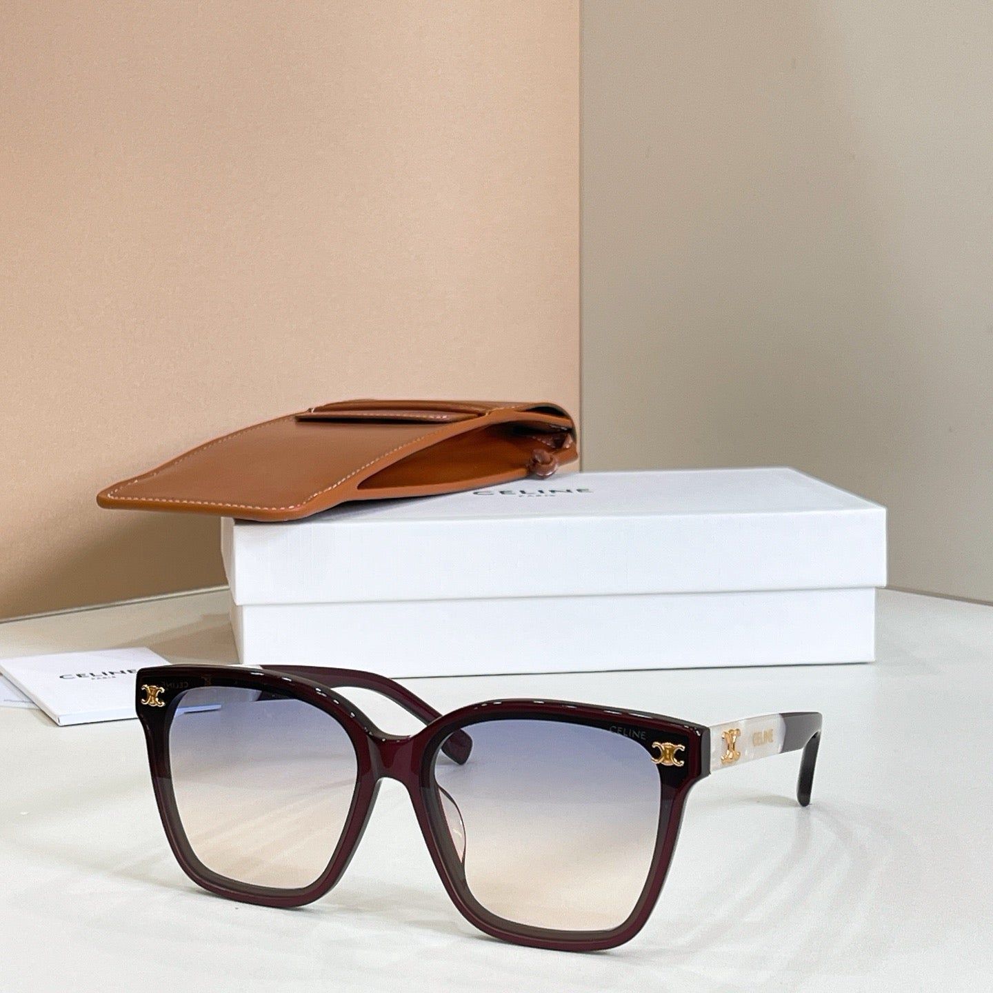 Mehrfarbige Sonnenbrille
