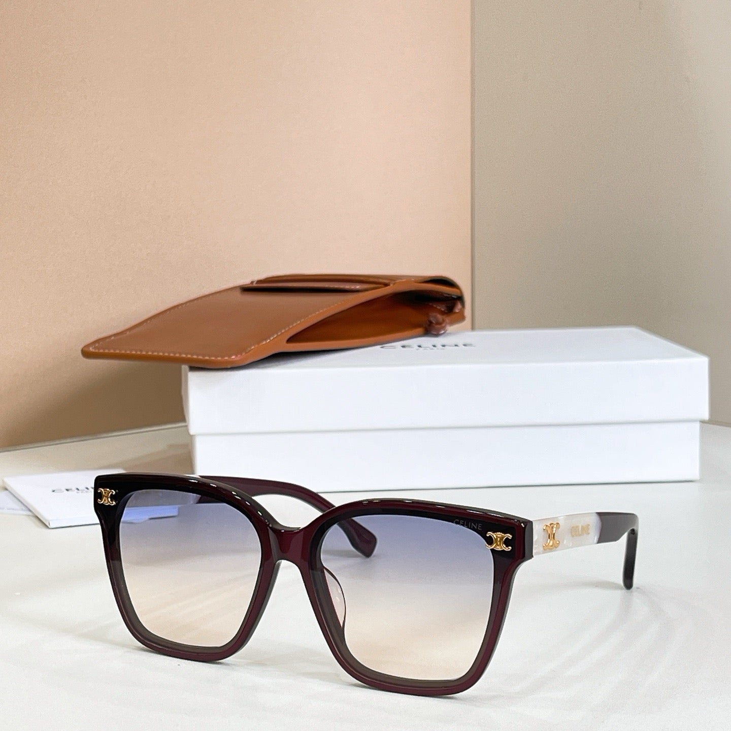 Mehrfarbige Sonnenbrille