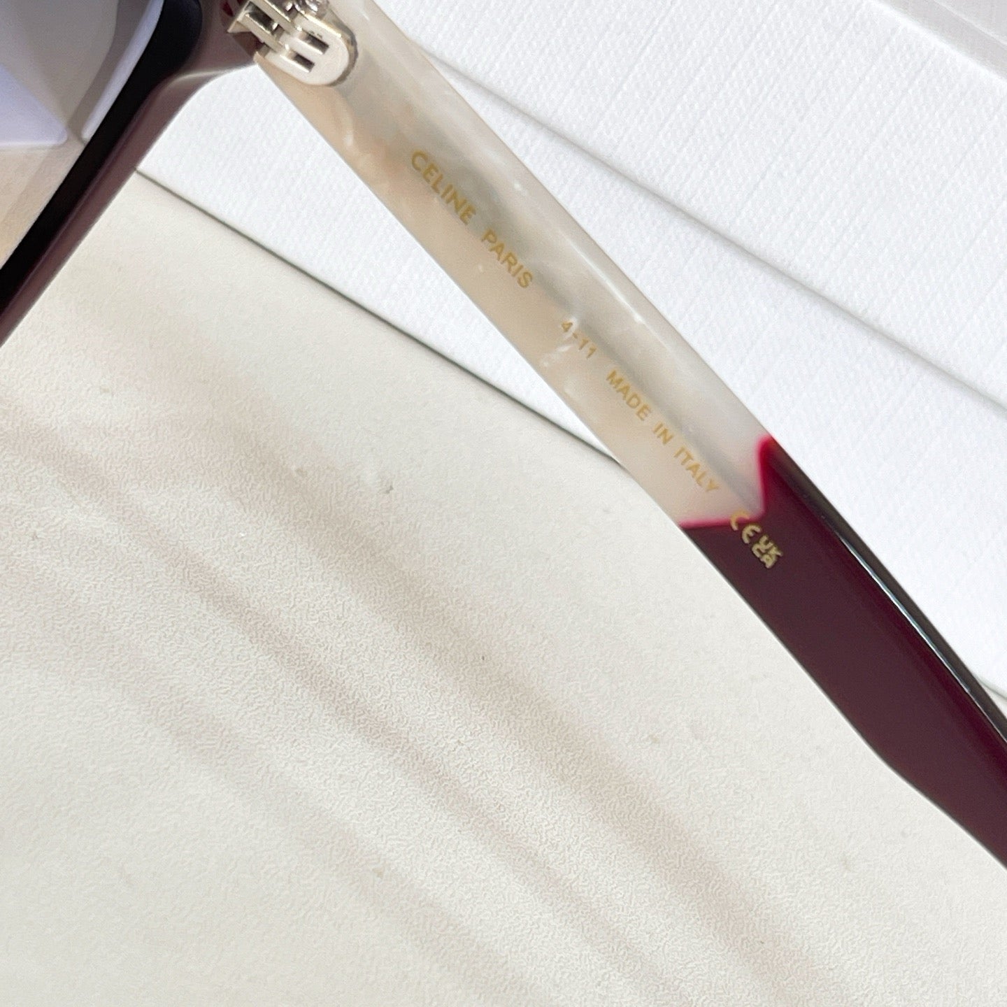 Mehrfarbige Sonnenbrille