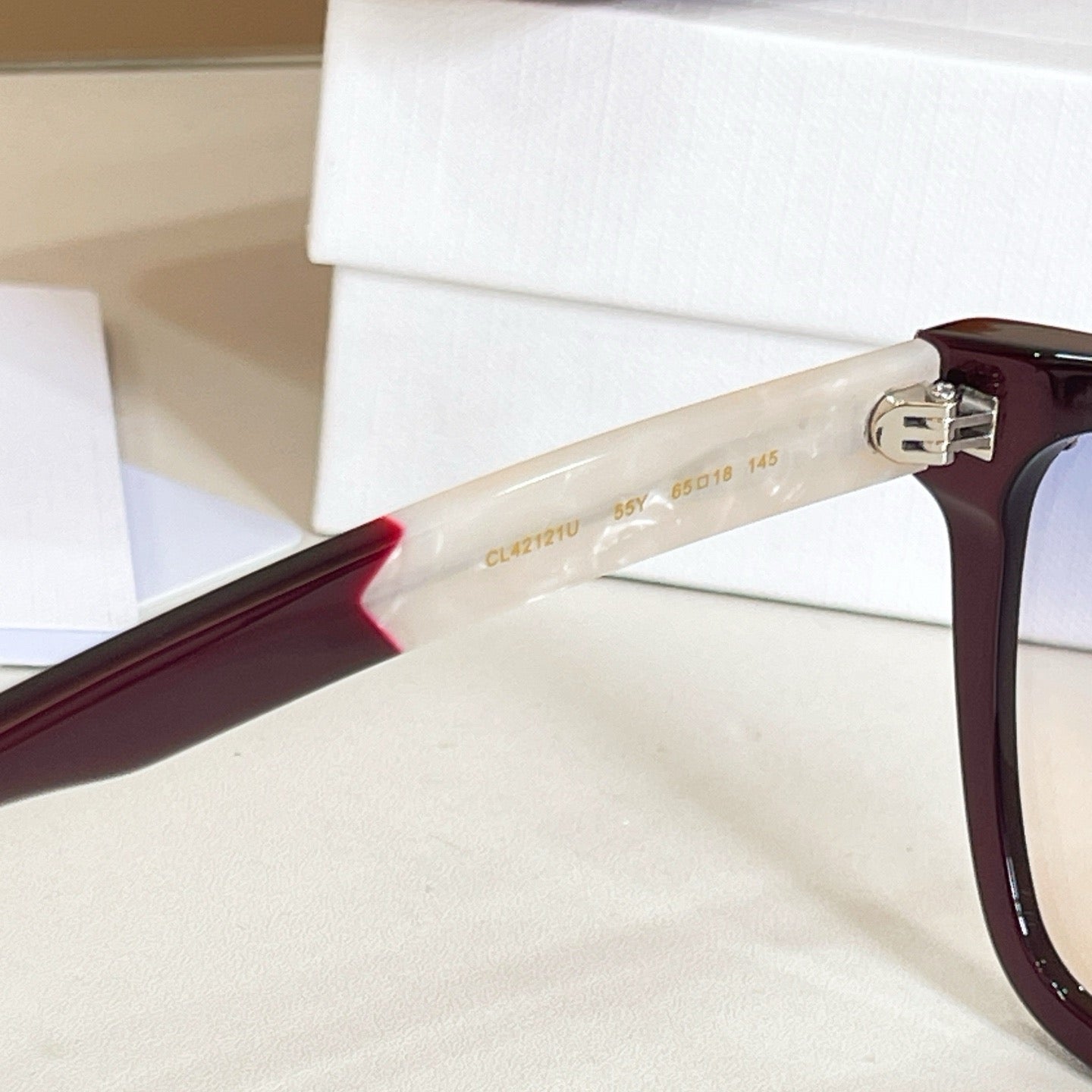 Mehrfarbige Sonnenbrille