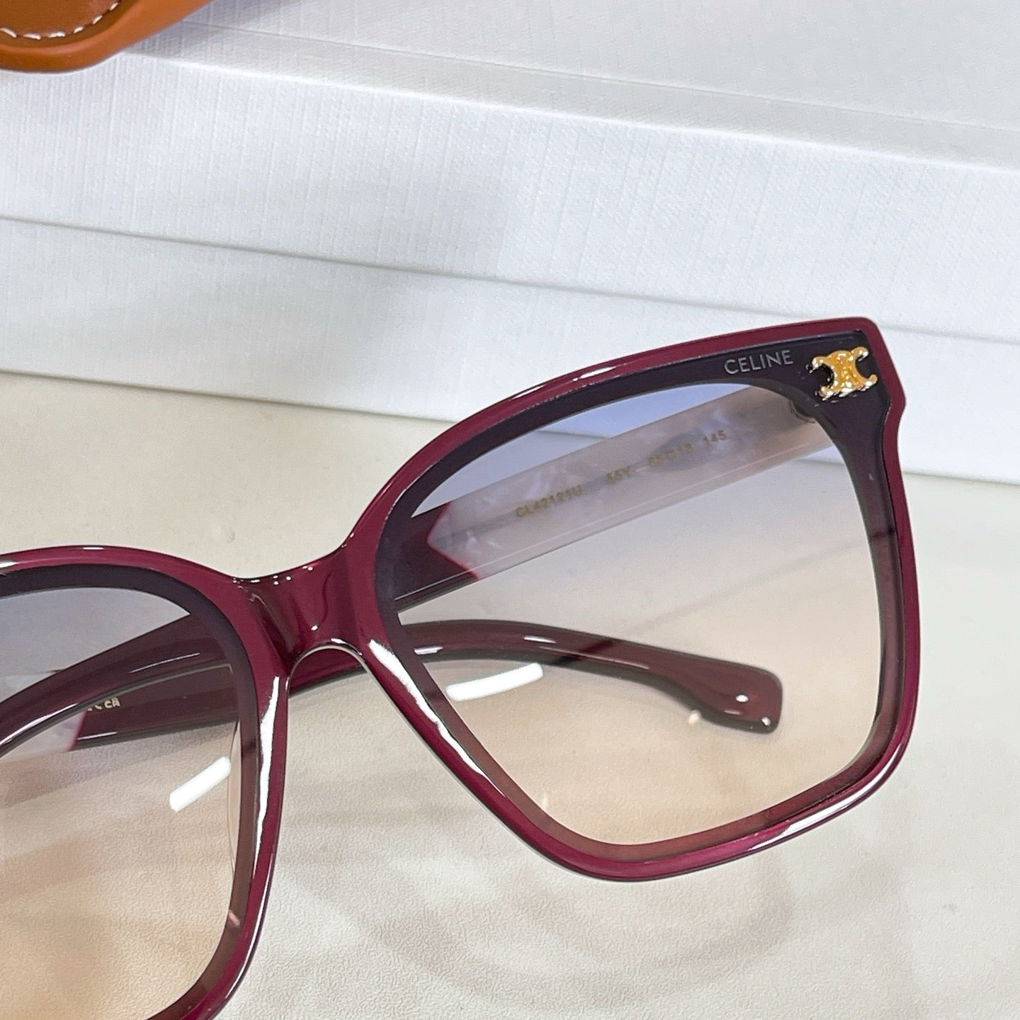 Mehrfarbige Sonnenbrille