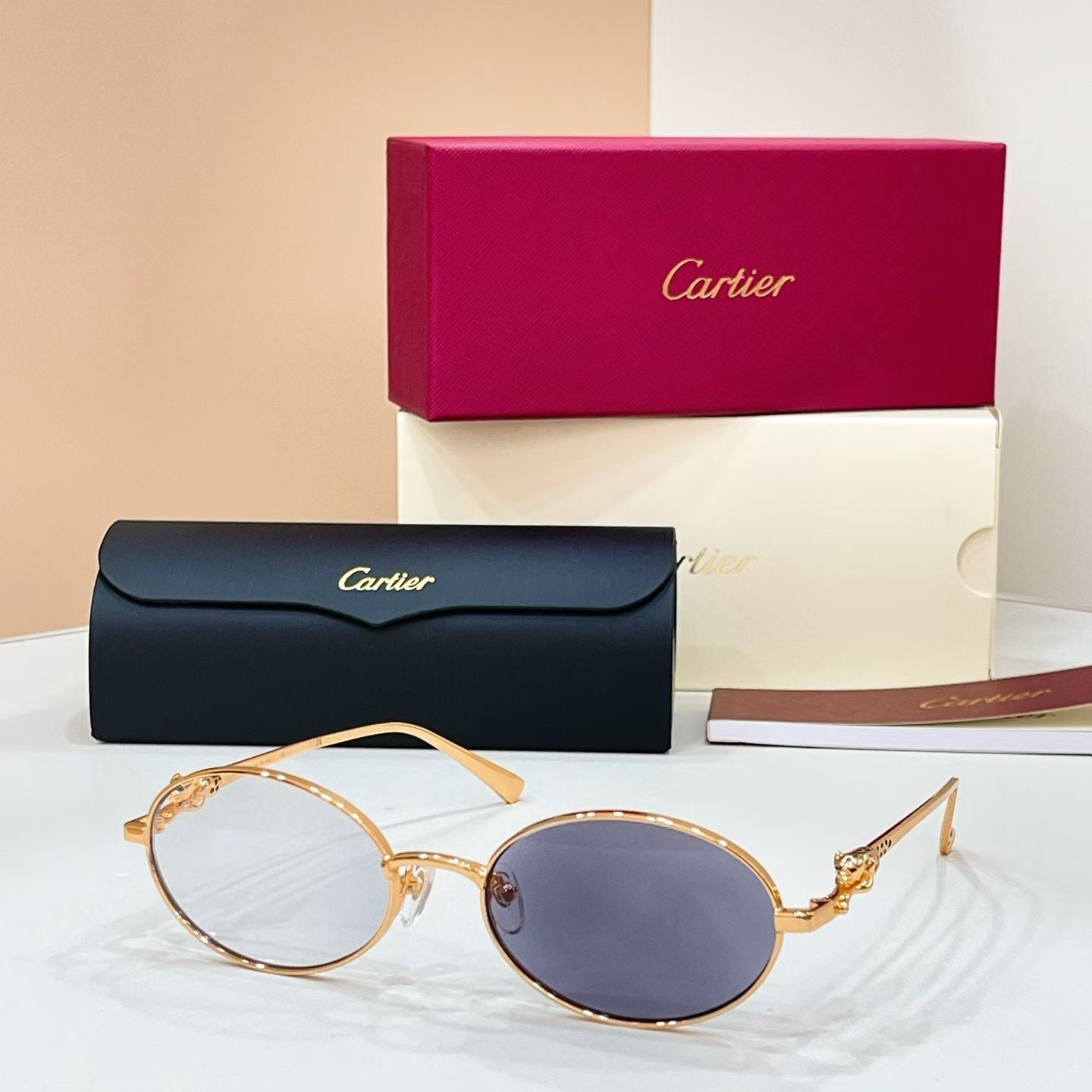 Mehrfarbige Sonnenbrille