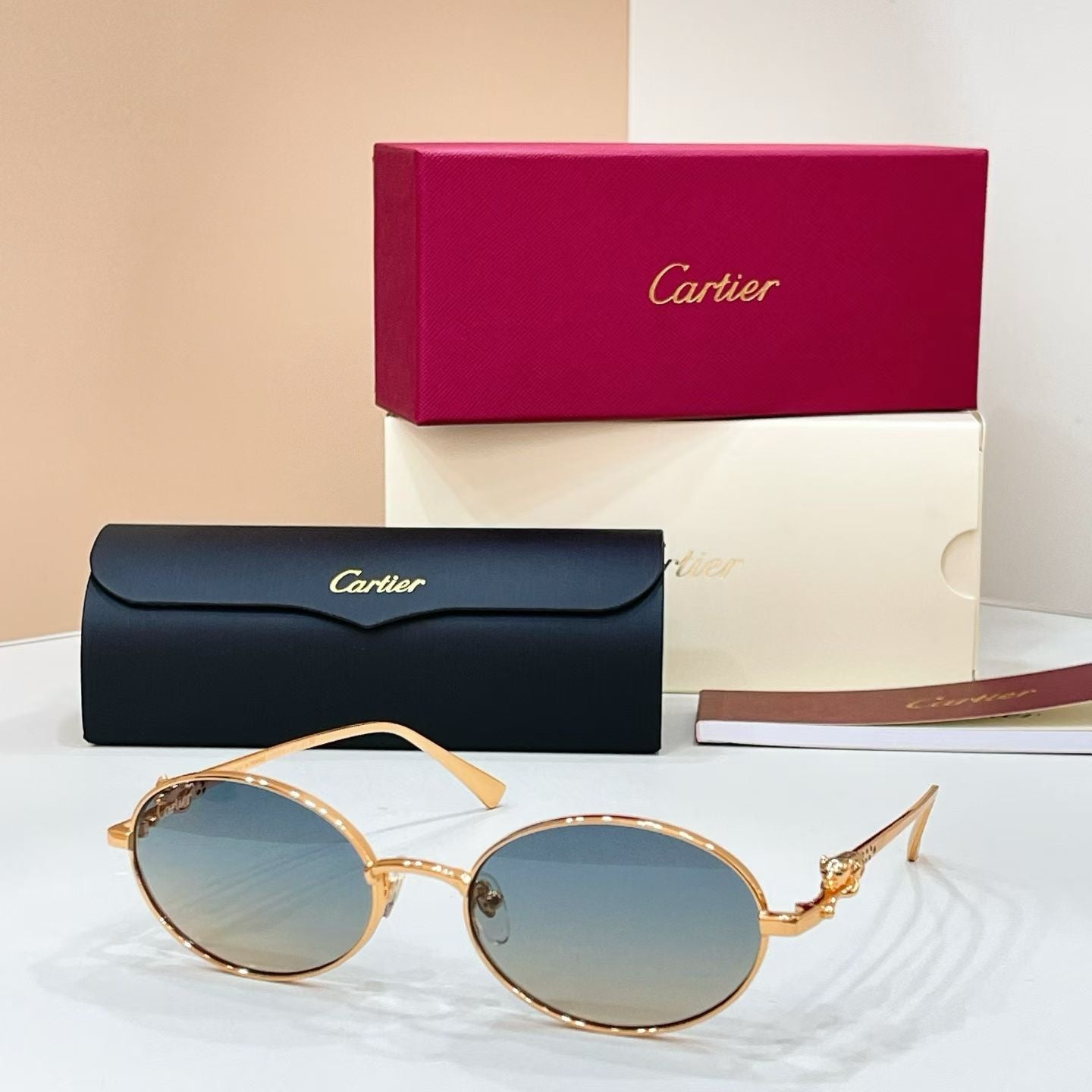 Mehrfarbige Sonnenbrille