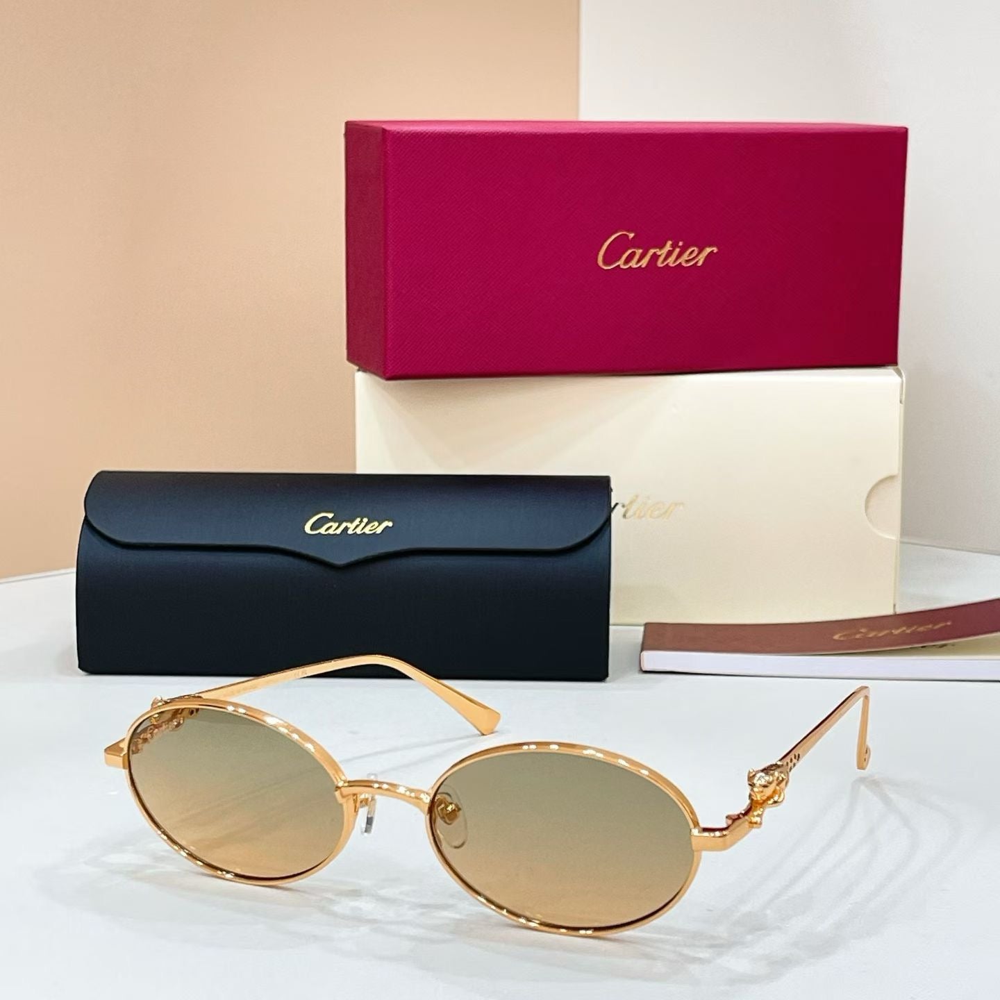 Mehrfarbige Sonnenbrille