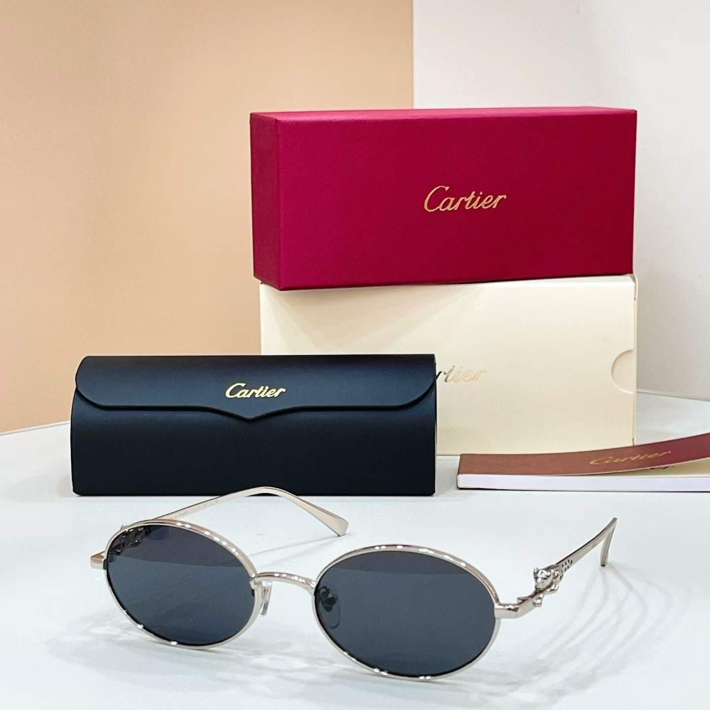 Mehrfarbige Sonnenbrille