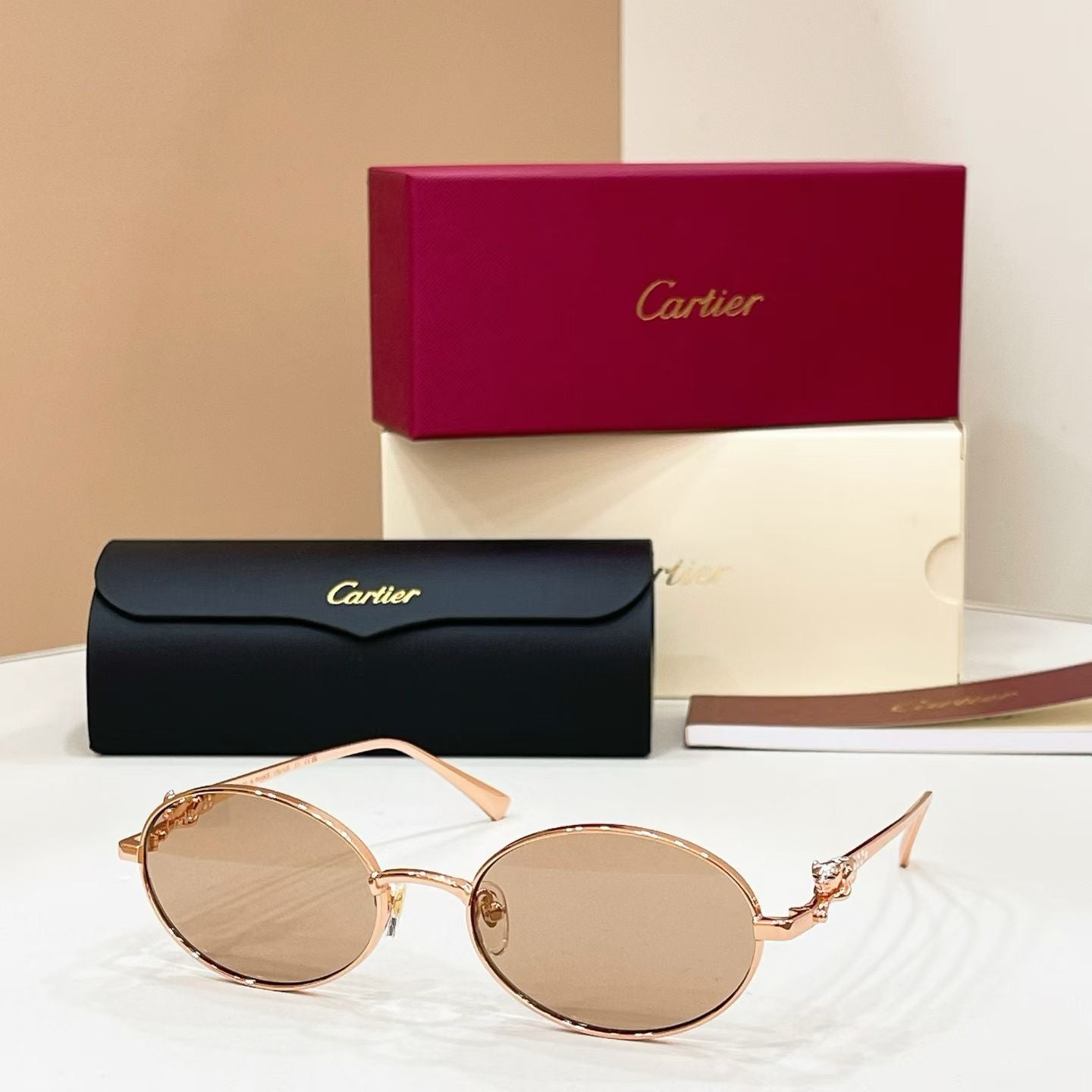 Mehrfarbige Sonnenbrille