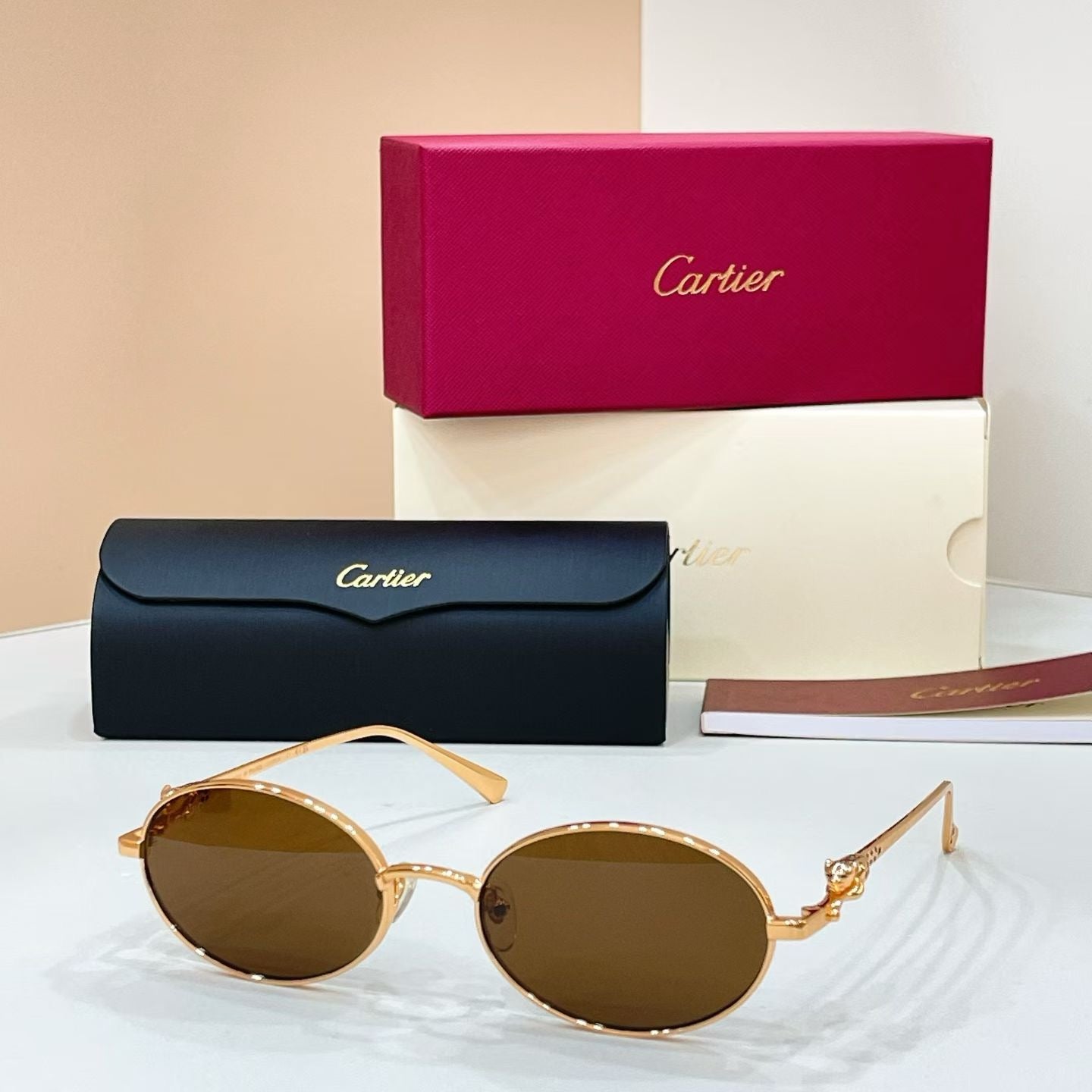 Mehrfarbige Sonnenbrille