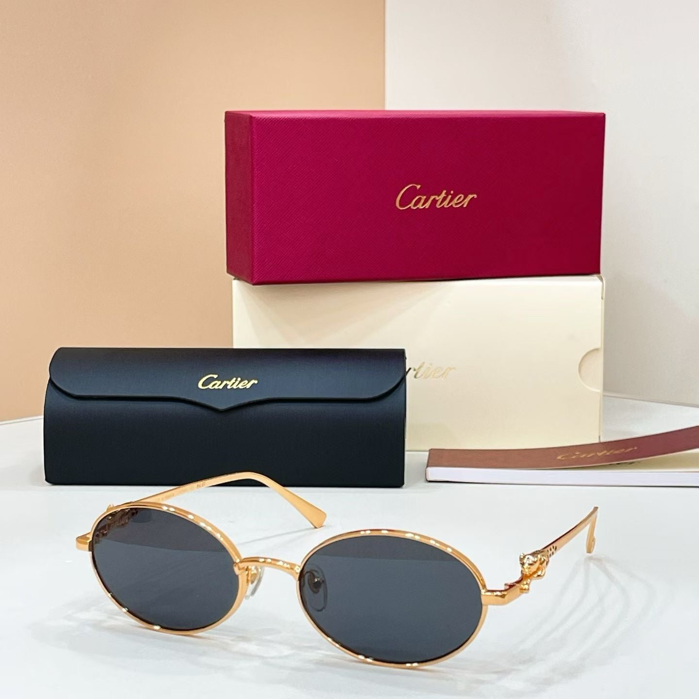 Mehrfarbige Sonnenbrille