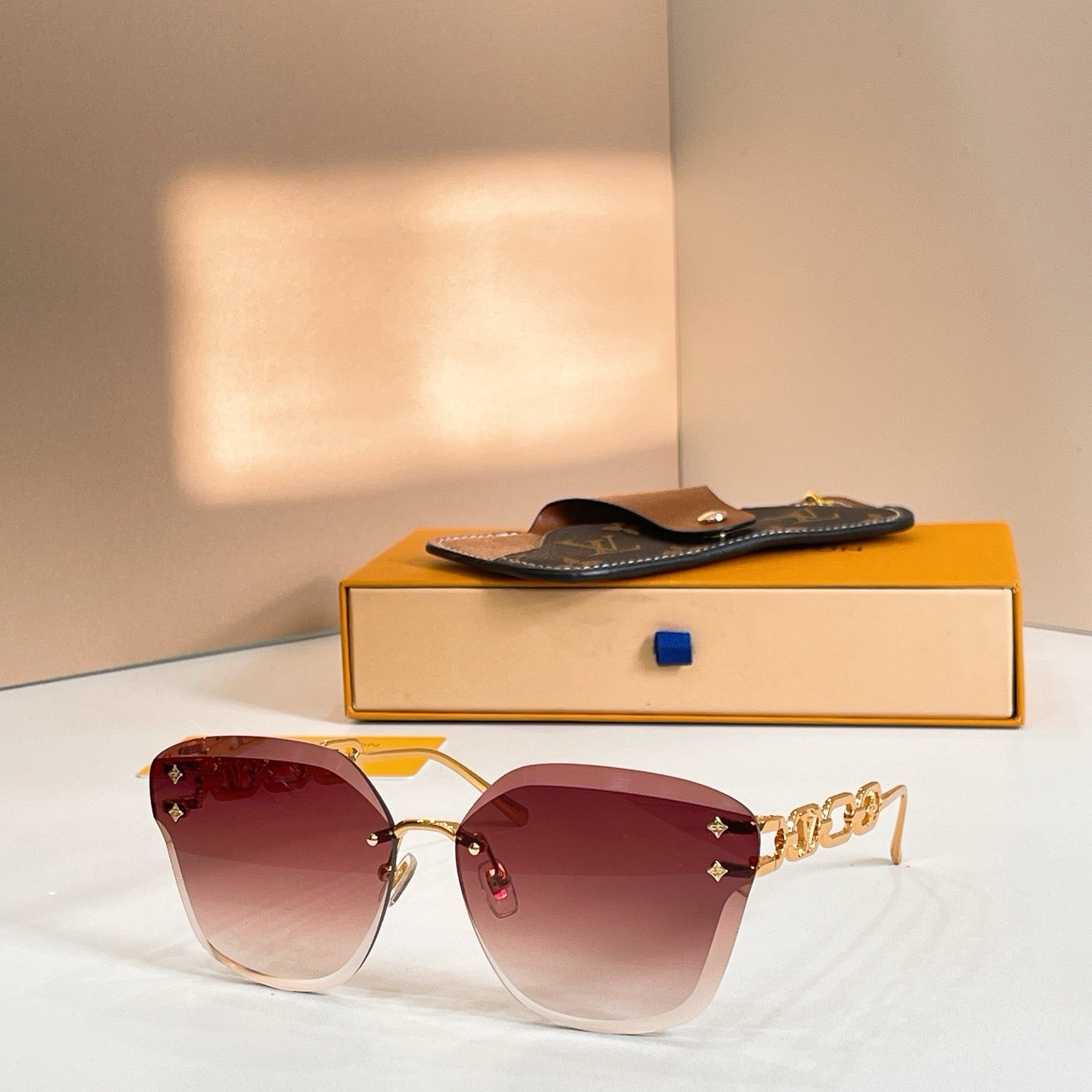 Mehrfarbige Sonnenbrille
