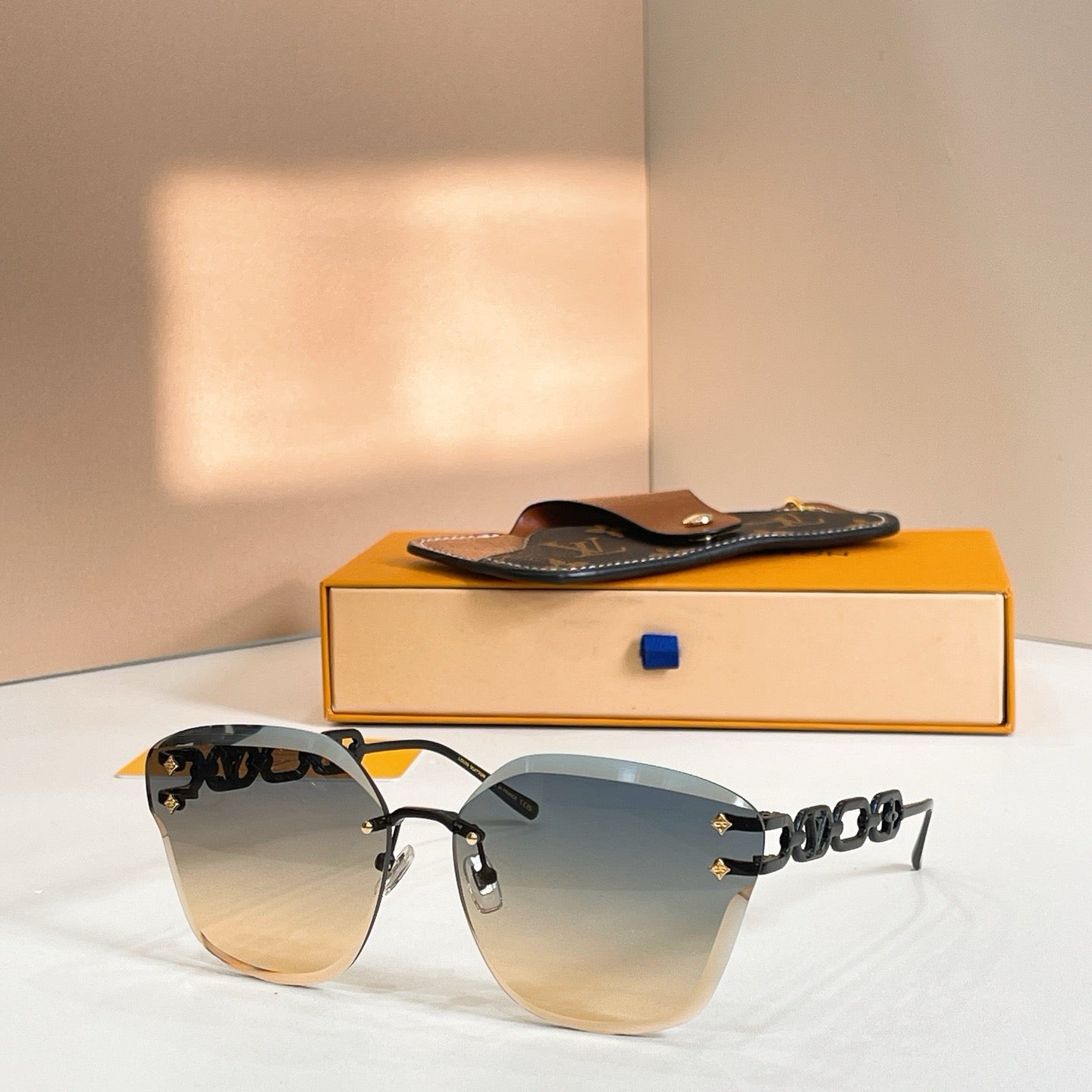 Mehrfarbige Sonnenbrille