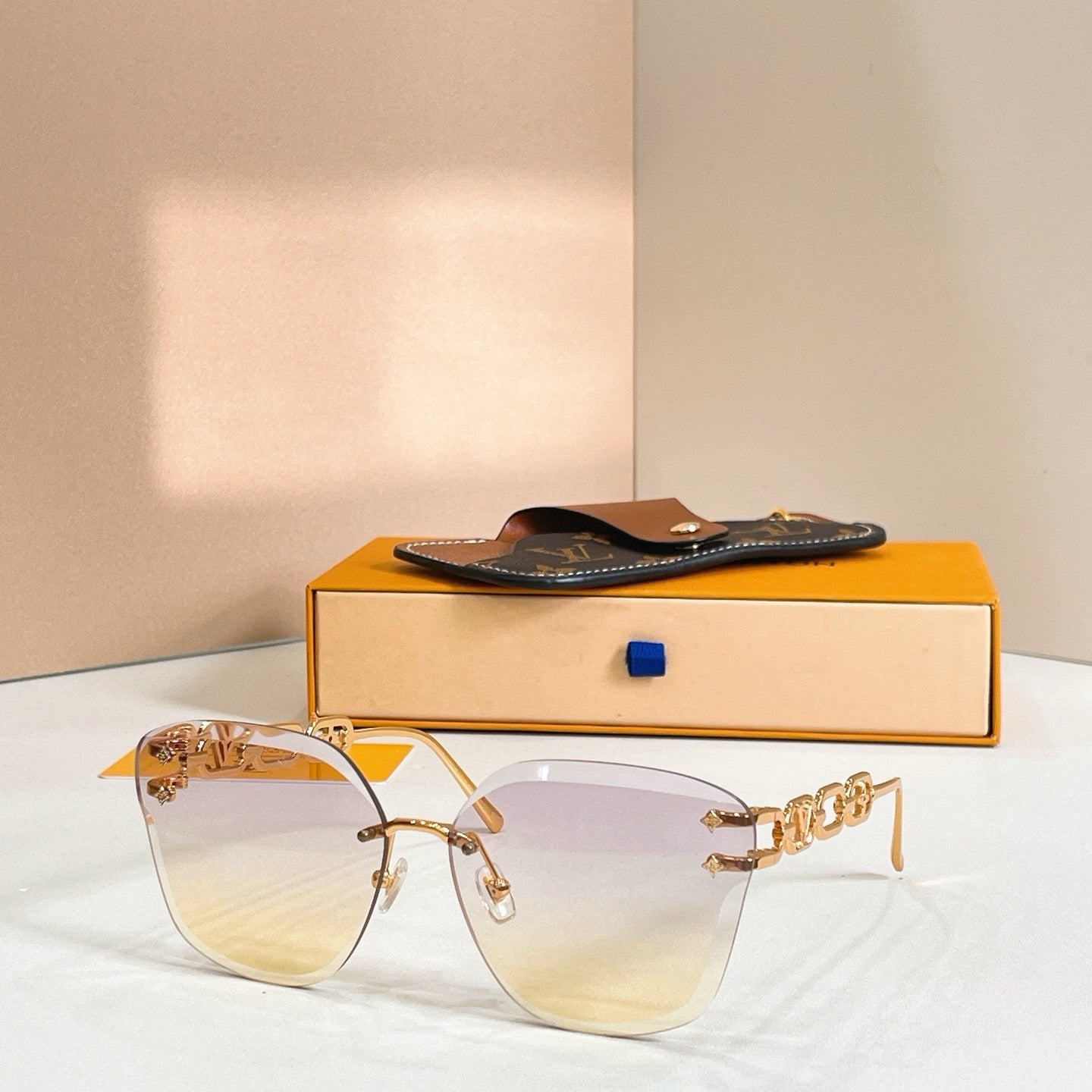 Mehrfarbige Sonnenbrille