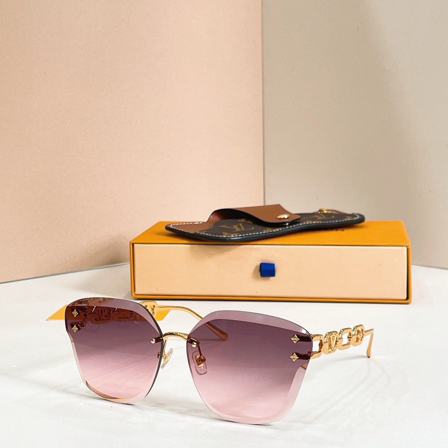 Mehrfarbige Sonnenbrille