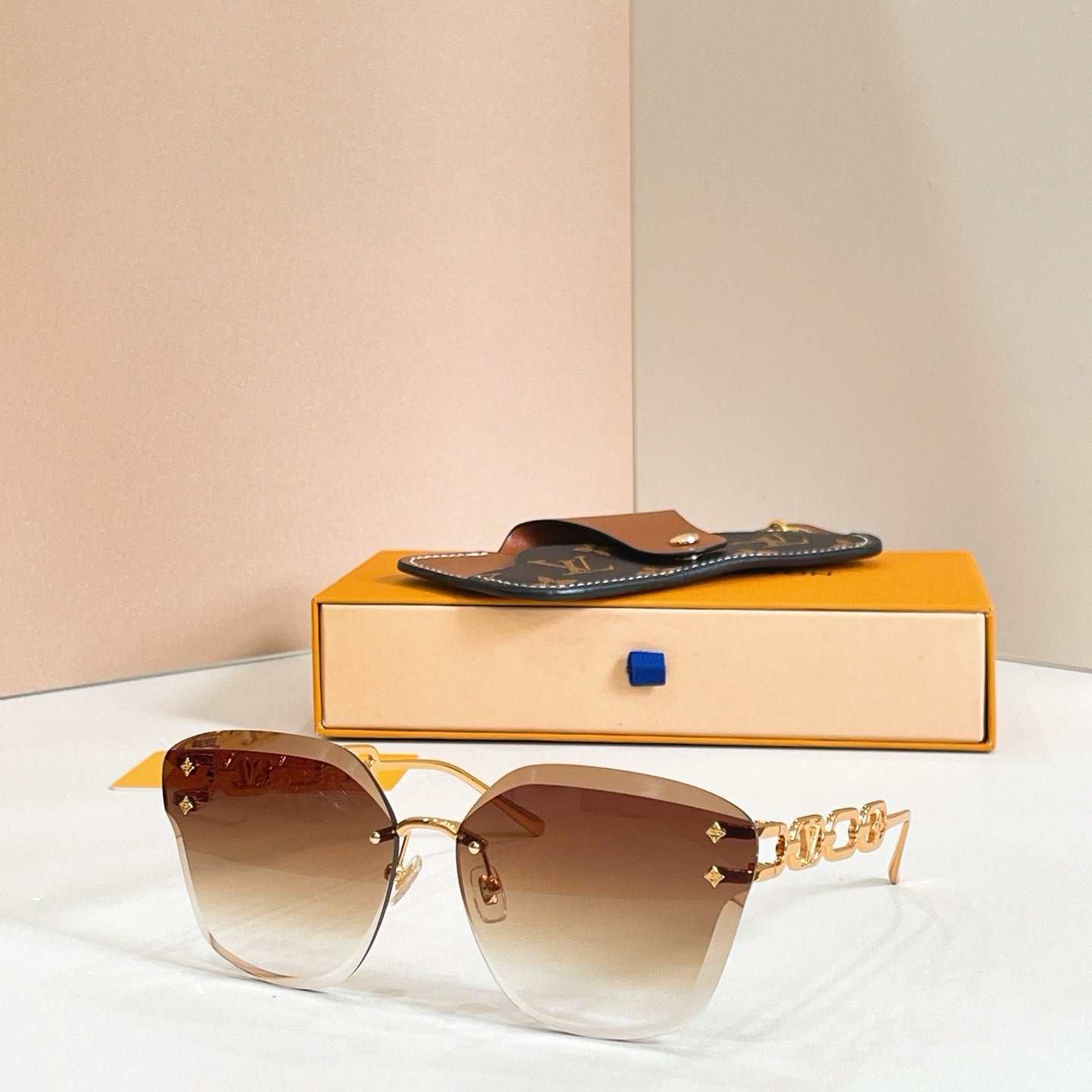 Mehrfarbige Sonnenbrille