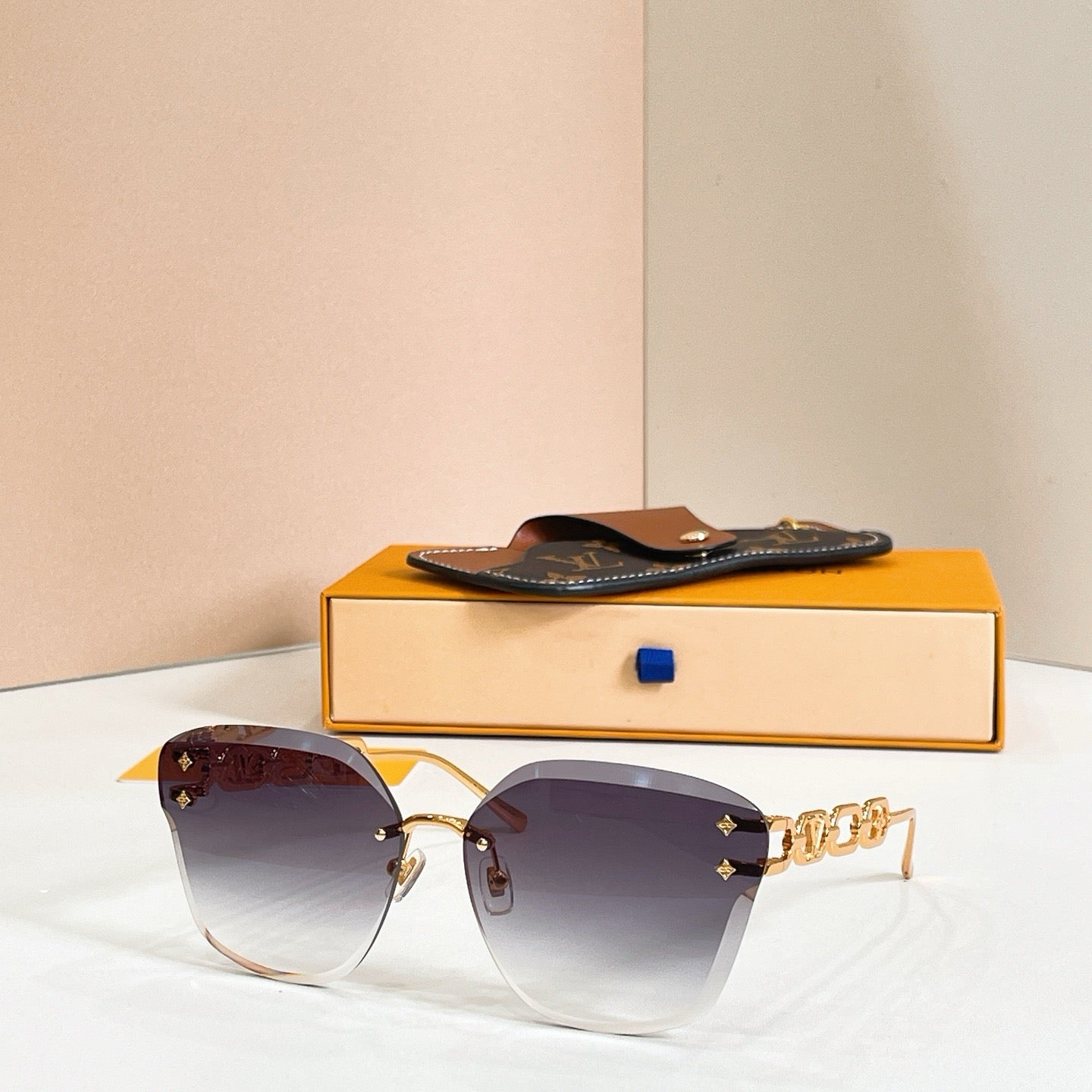 Mehrfarbige Sonnenbrille