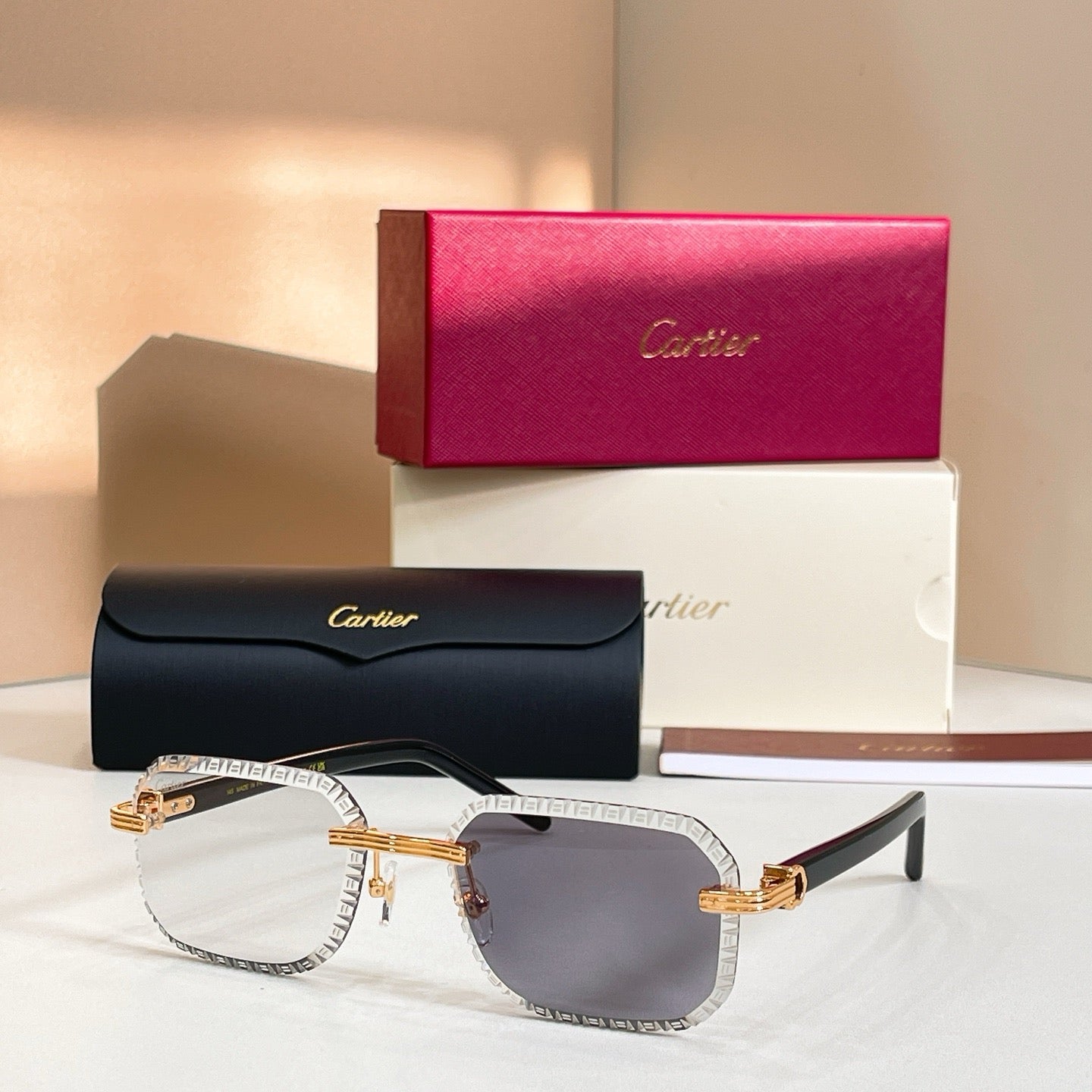 Mehrfarbige Sonnenbrille