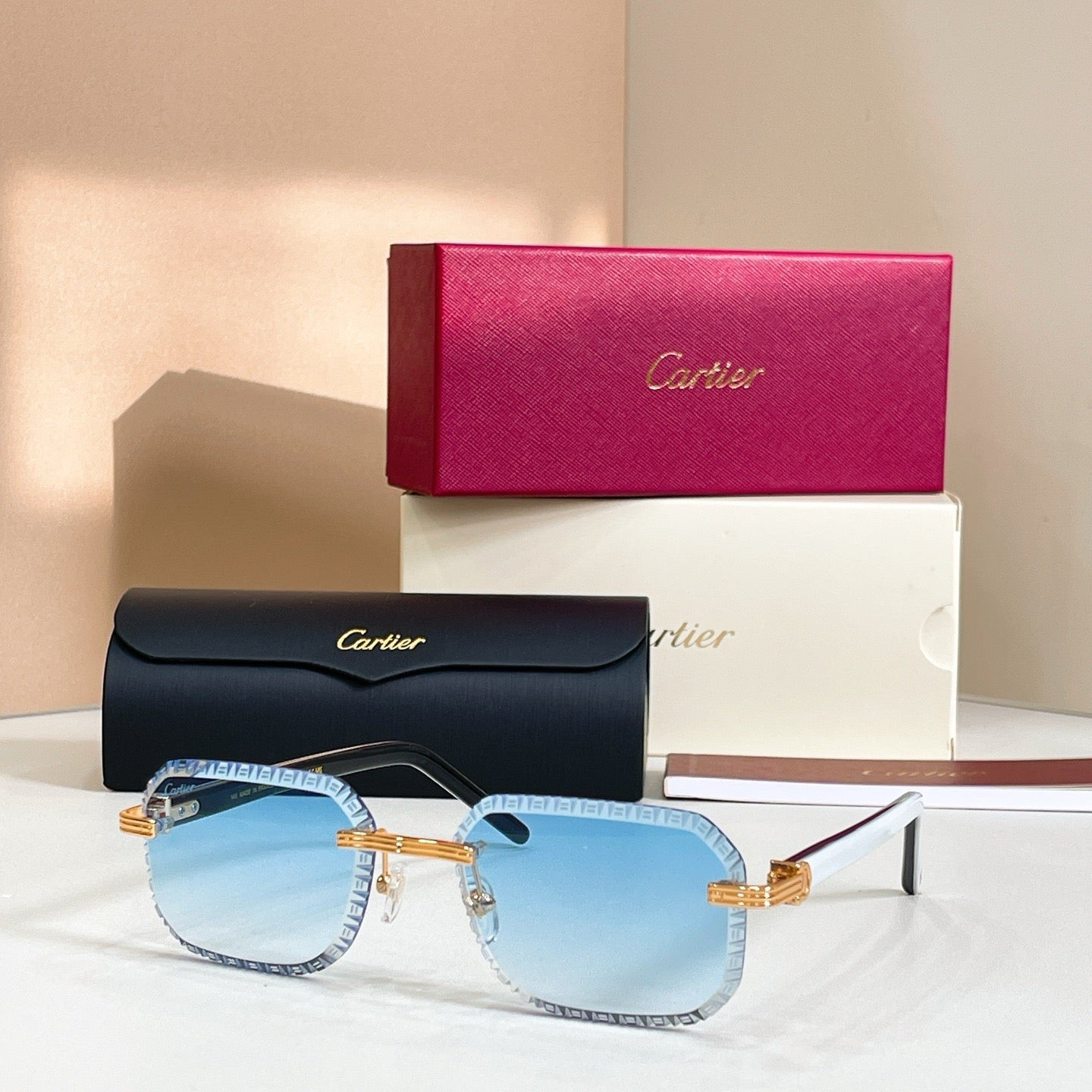 Mehrfarbige Sonnenbrille