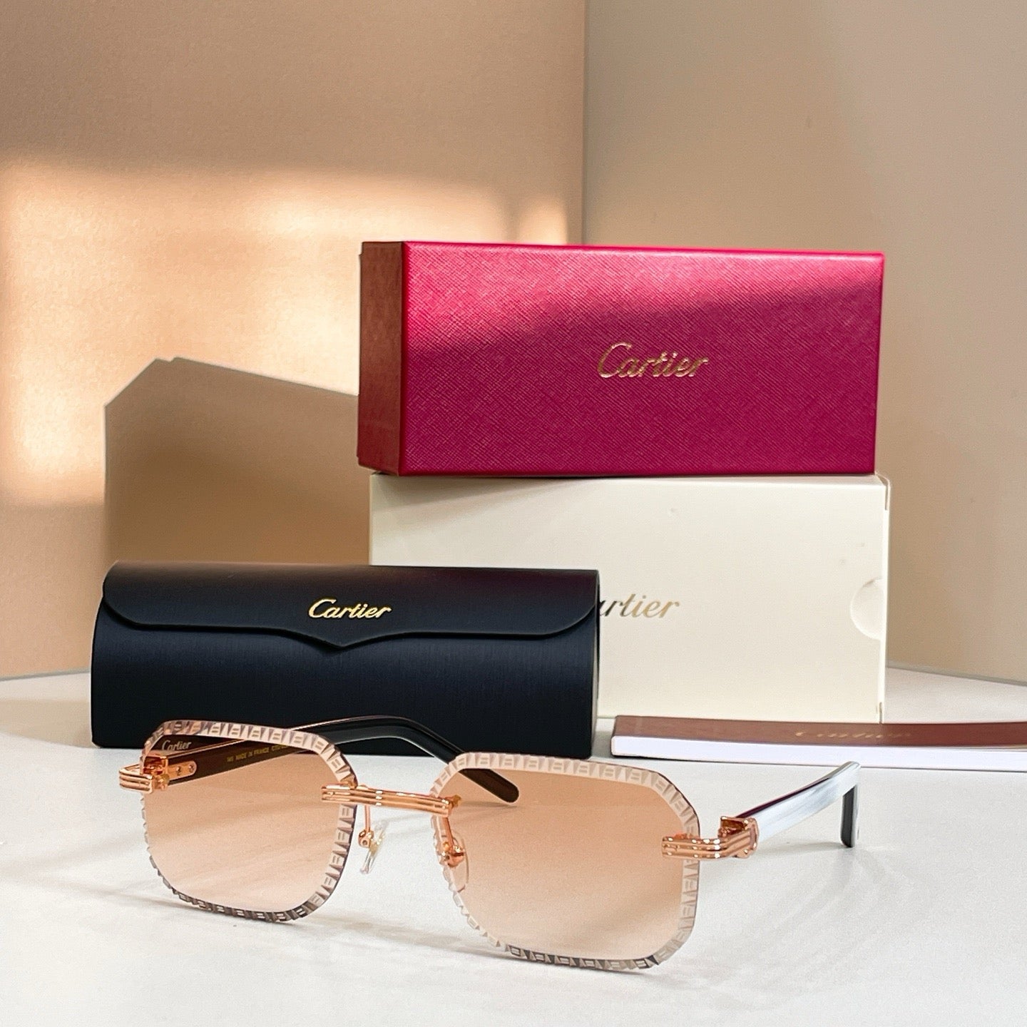 Mehrfarbige Sonnenbrille