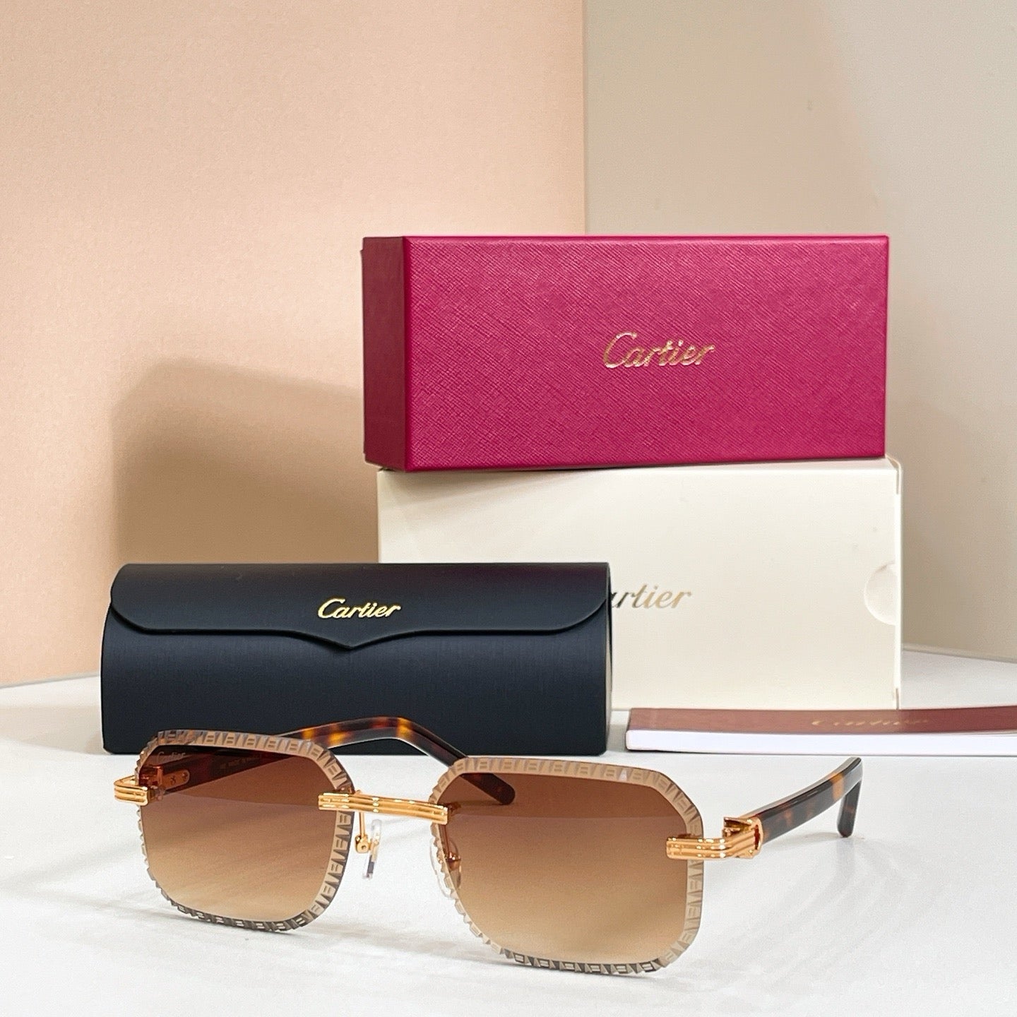 Mehrfarbige Sonnenbrille